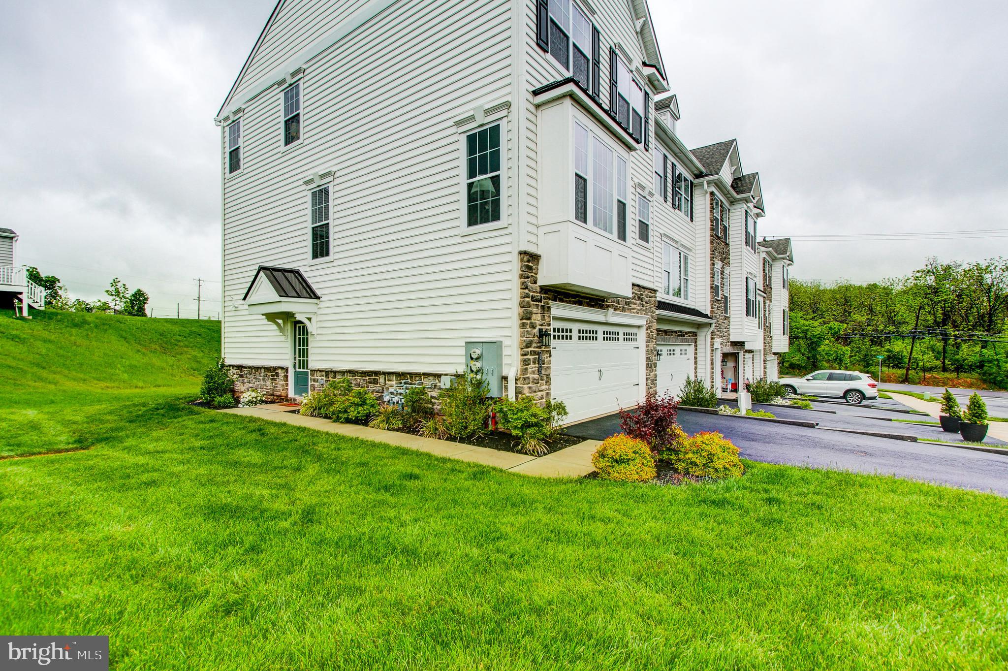 COURTS AT BRYNWOOD - Residential