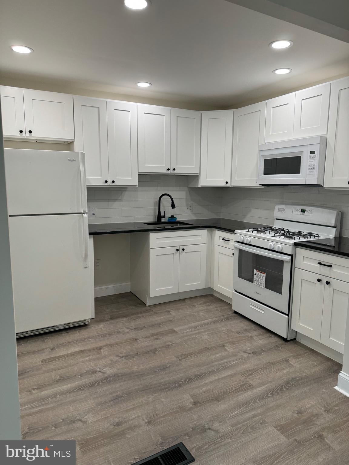 PARKWOOD - Residential Lease