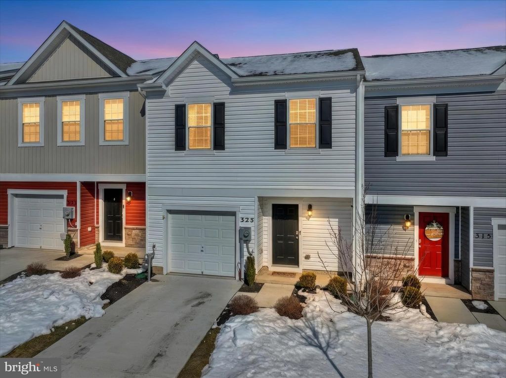 Photo of 325 Locust Run Drive, YORK, PA 17404 (MLS # PAYK2097770)