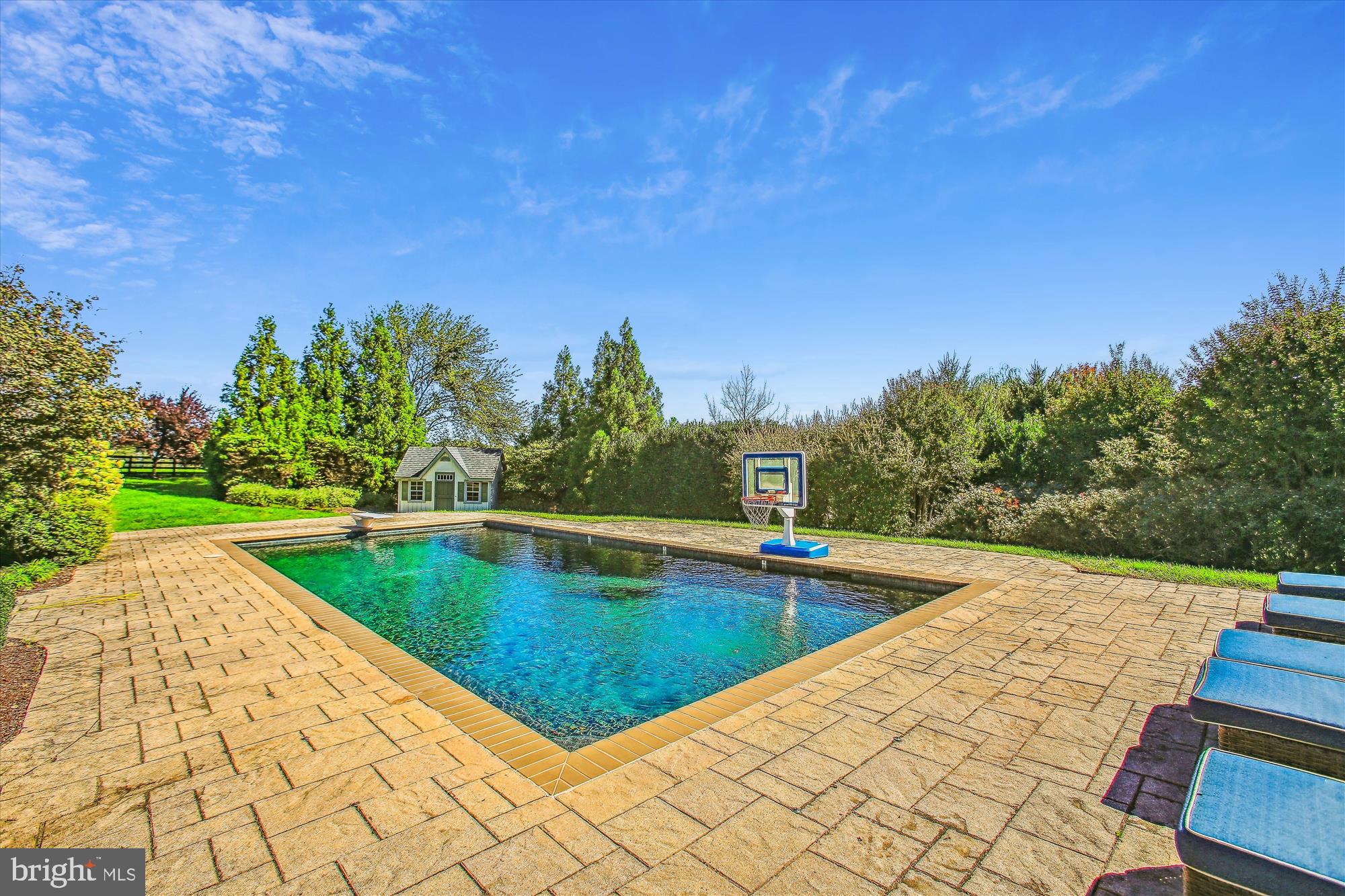 LONG ACRES - Residential