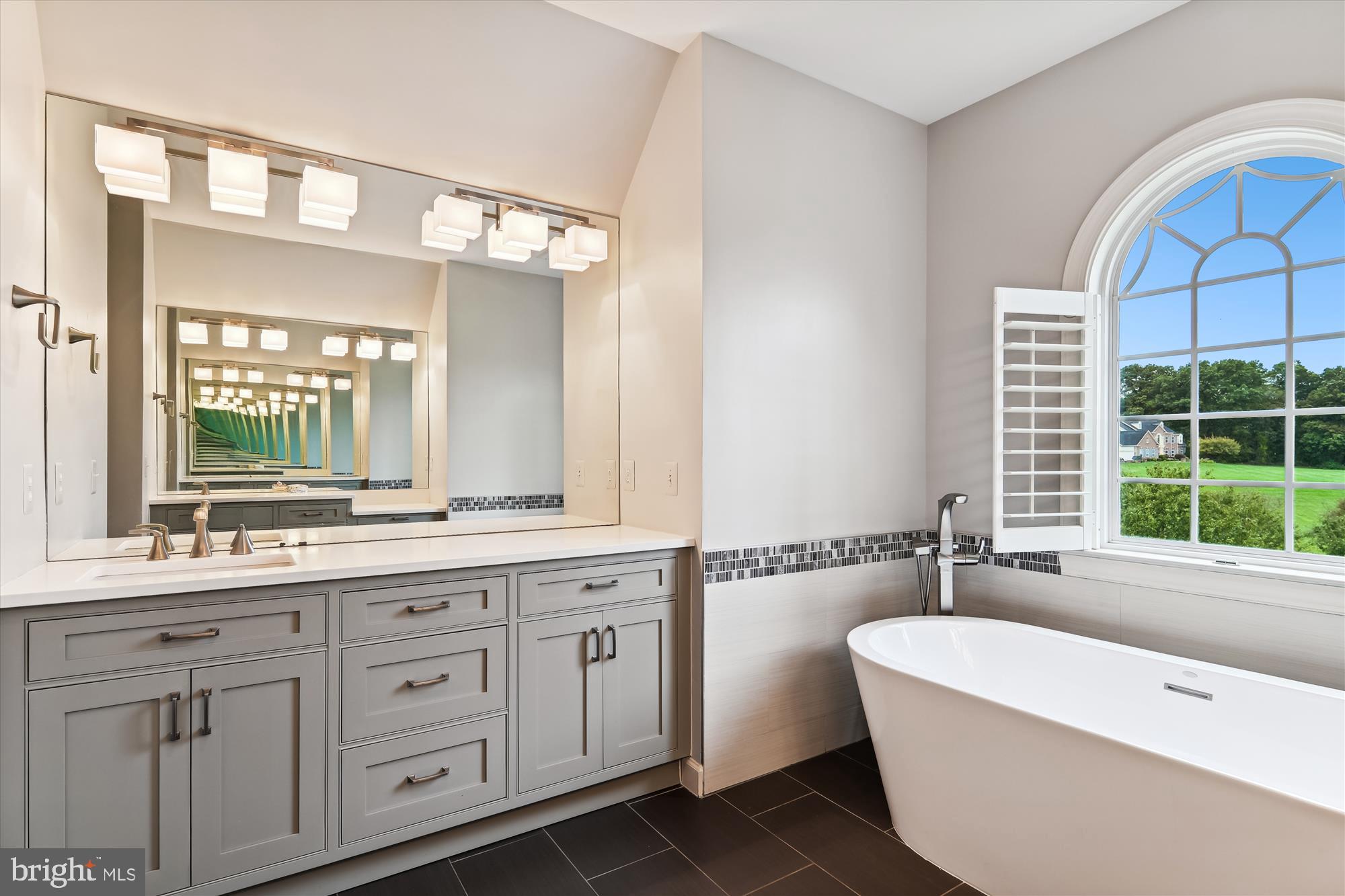 LONG ACRES - Residential