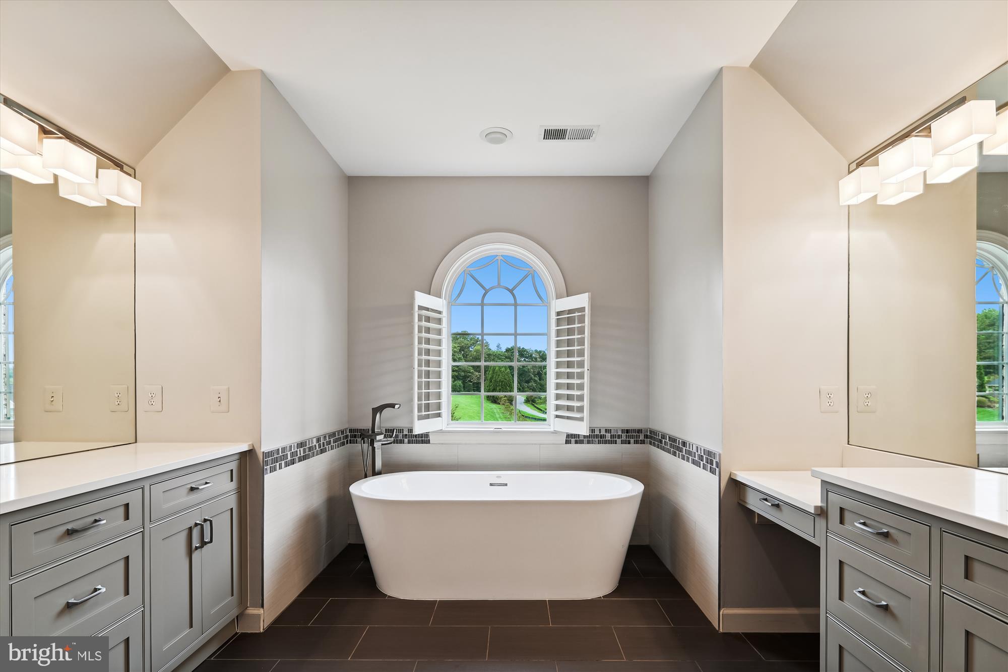 LONG ACRES - Residential