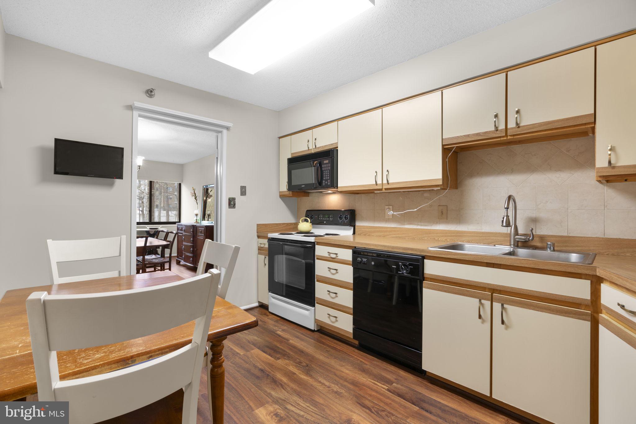 GREENS AT LEISURE WORLD - Residential