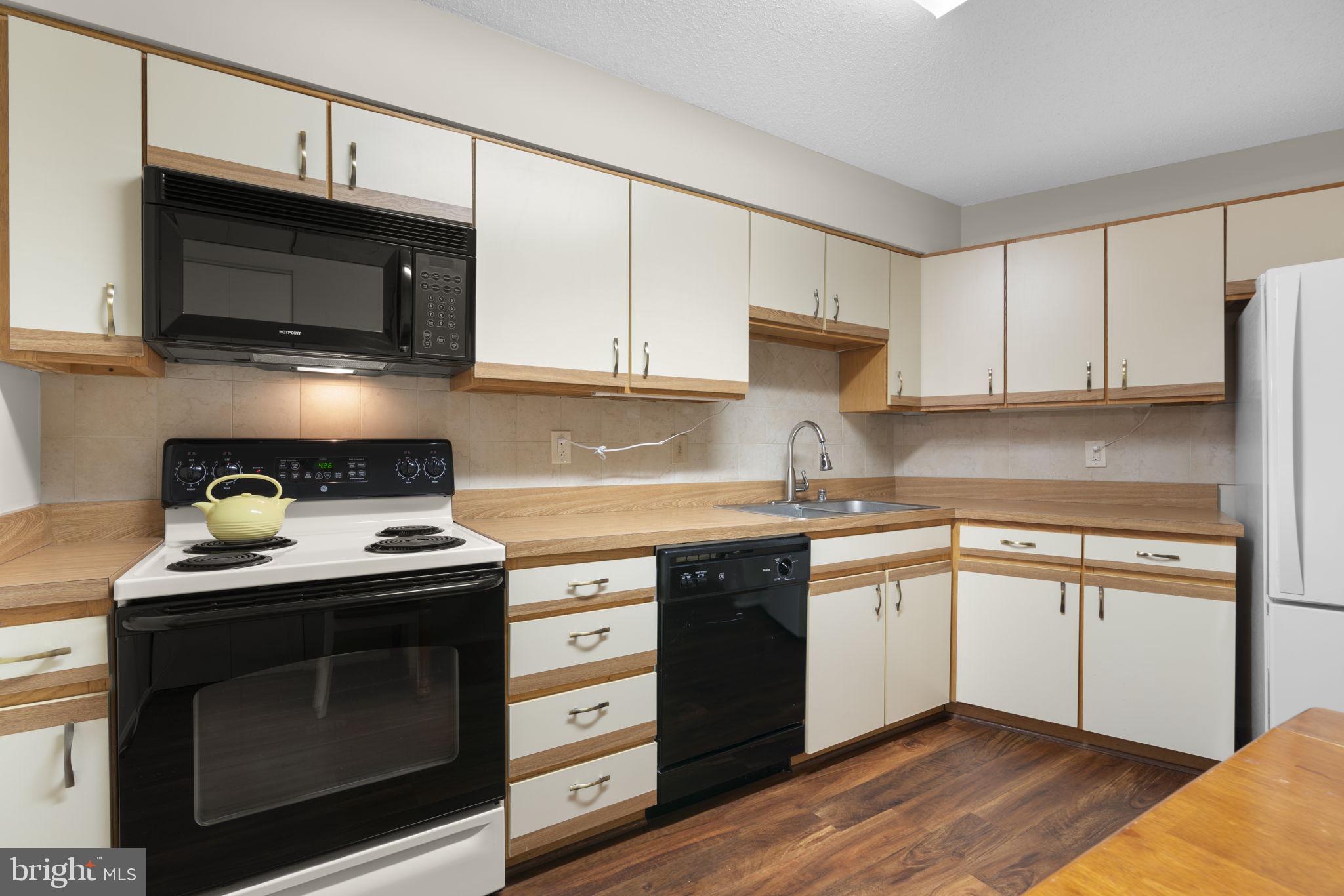 GREENS AT LEISURE WORLD - Residential