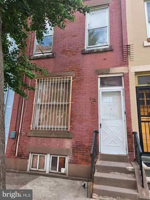 Townhouse For Sale - 1926 E Hazzard Street<br/> PHILADELPHIA, PA 19125