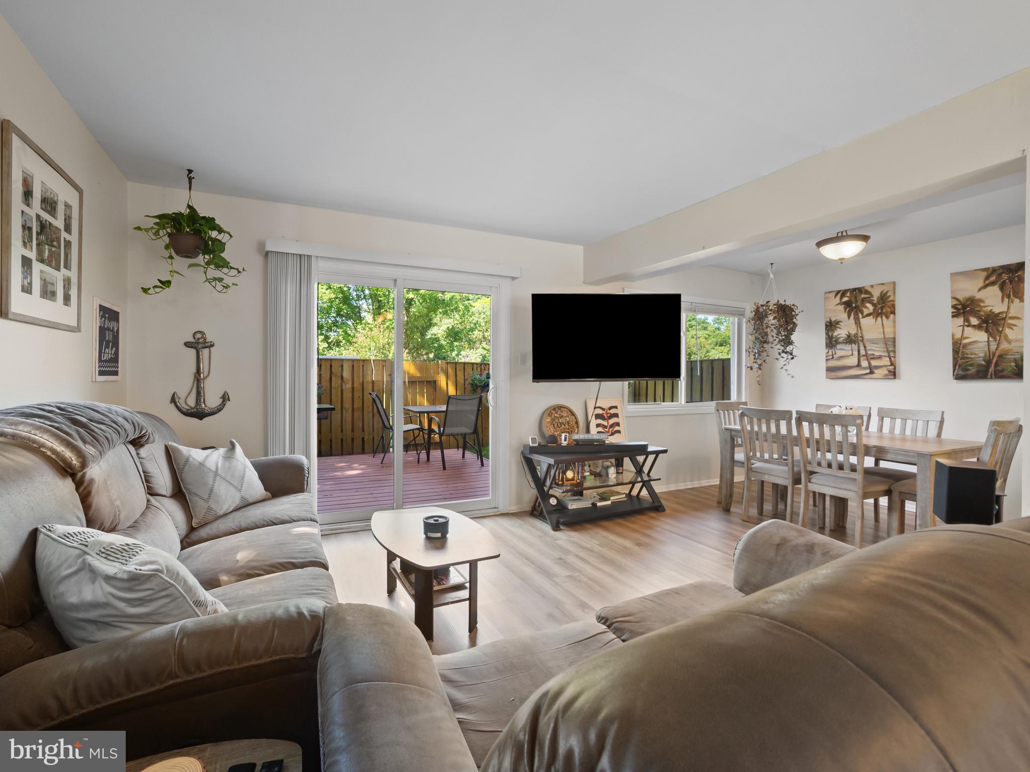 1917 EVERGLADE COURT