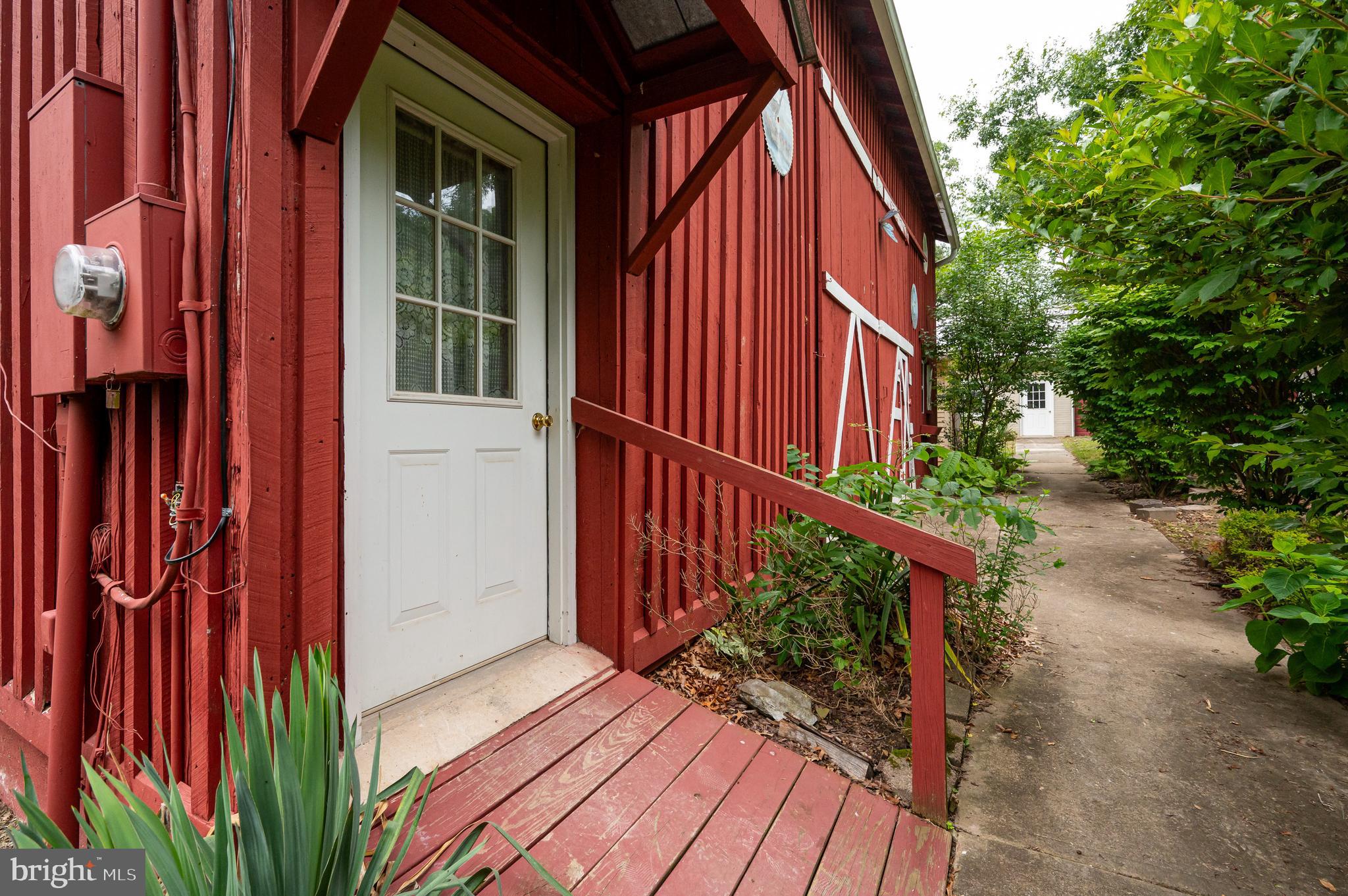 WHISPERING PINES - Residential