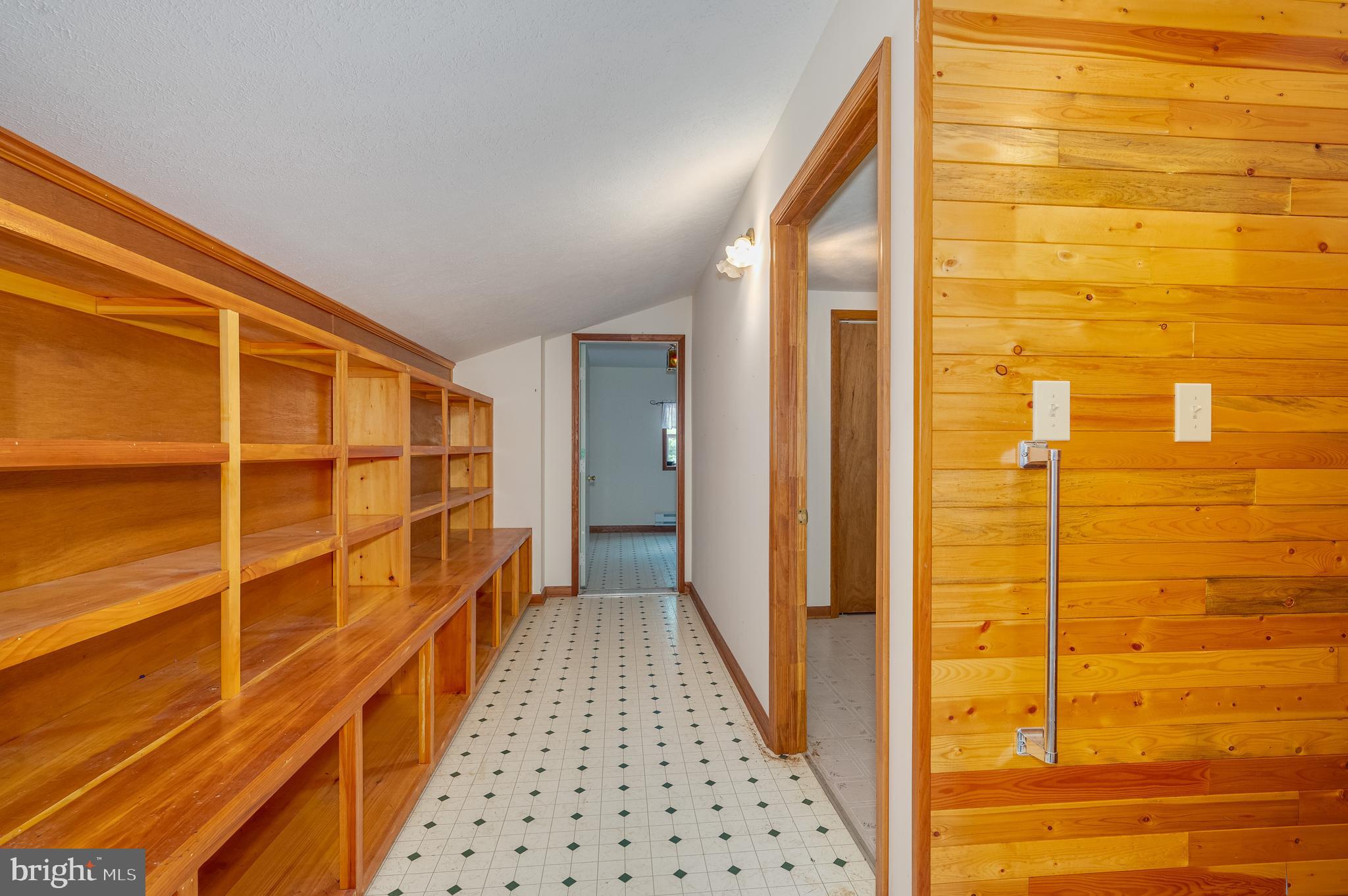 WHISPERING PINES - Residential