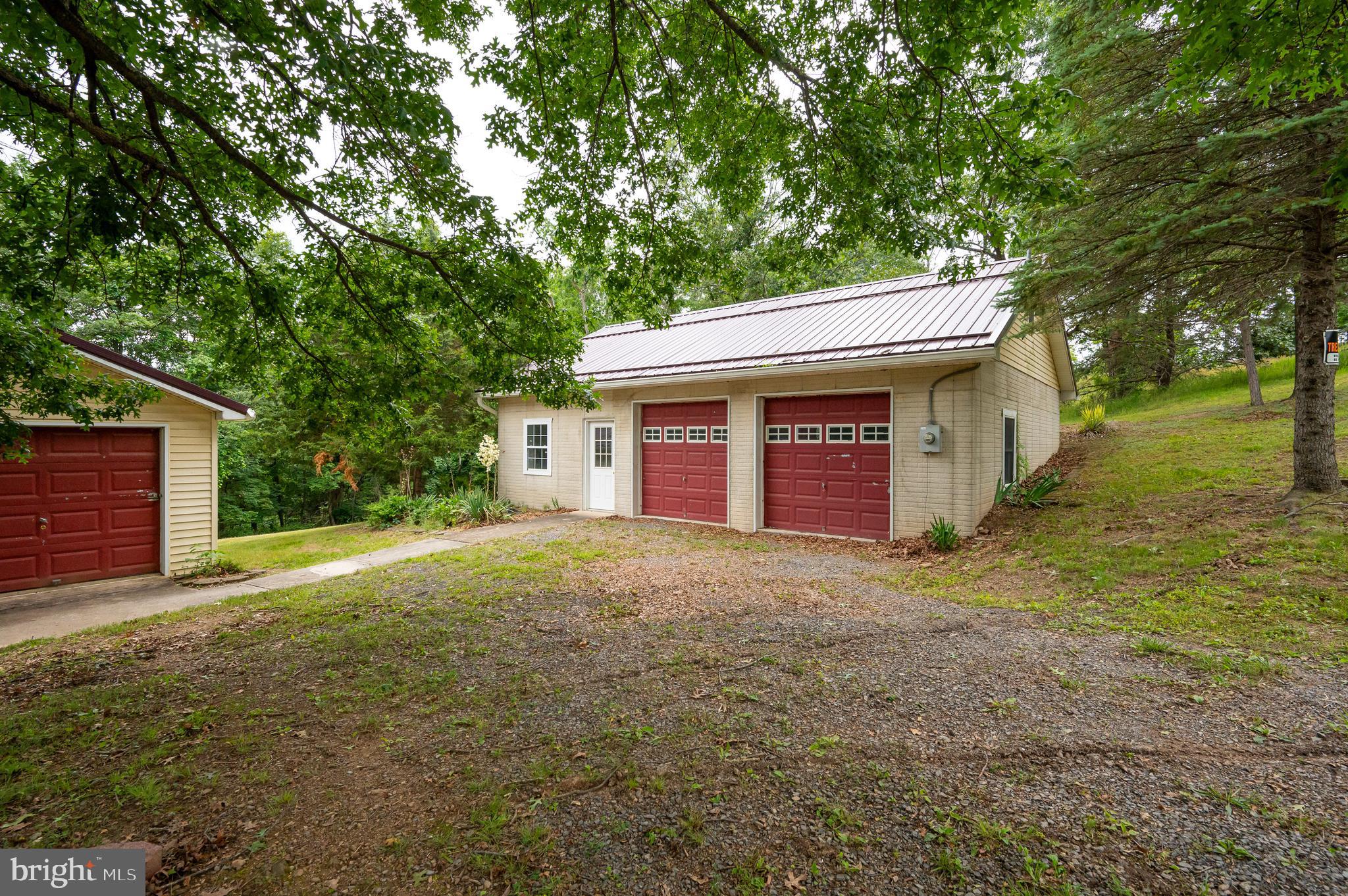 WHISPERING PINES - Residential