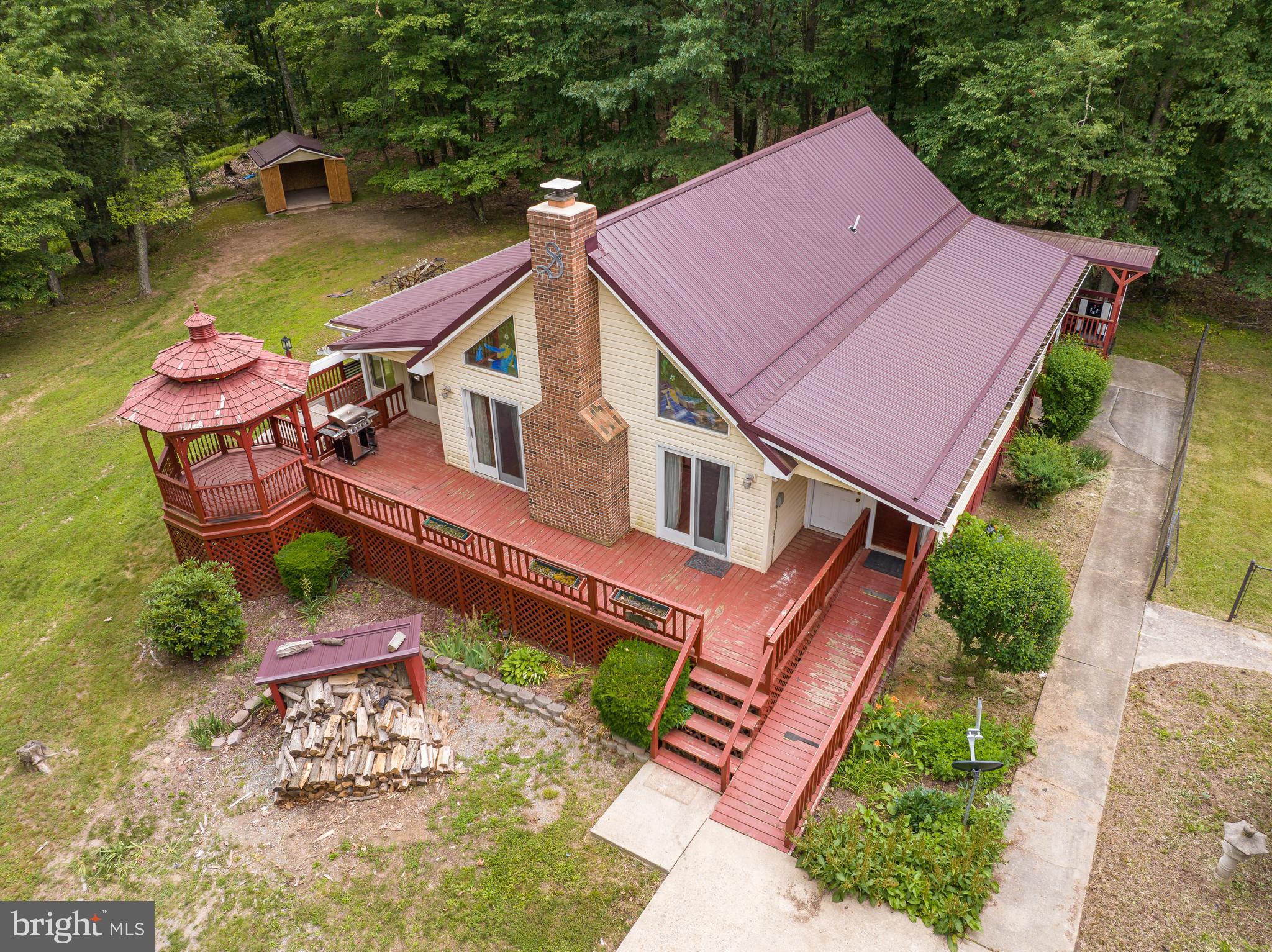 WHISPERING PINES - Residential