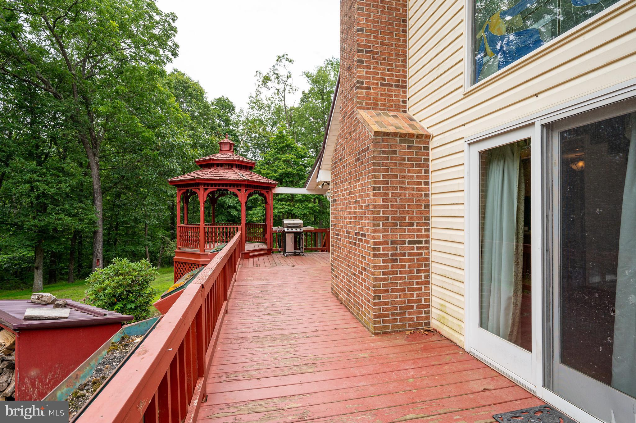 WHISPERING PINES - Residential