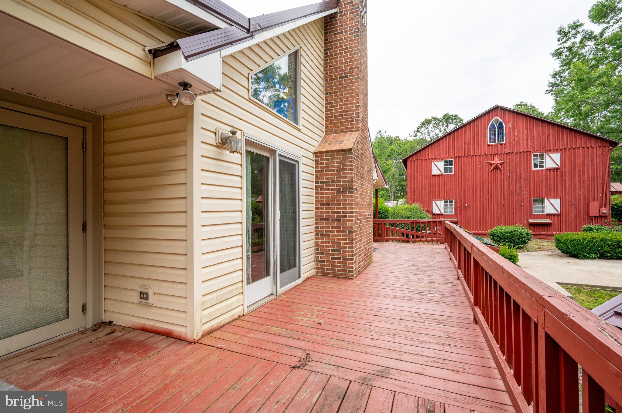 WHISPERING PINES - Residential