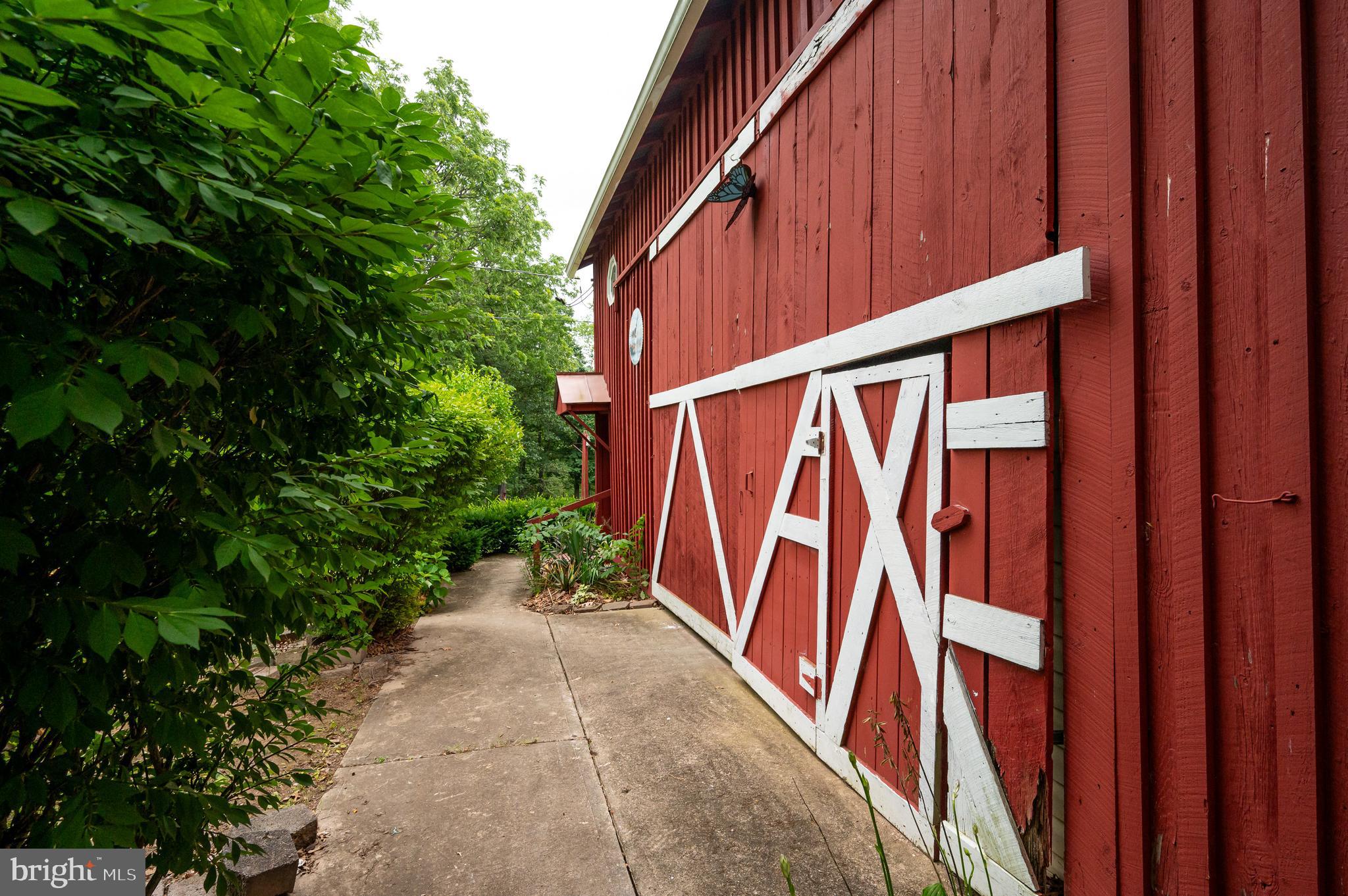 WHISPERING PINES - Residential