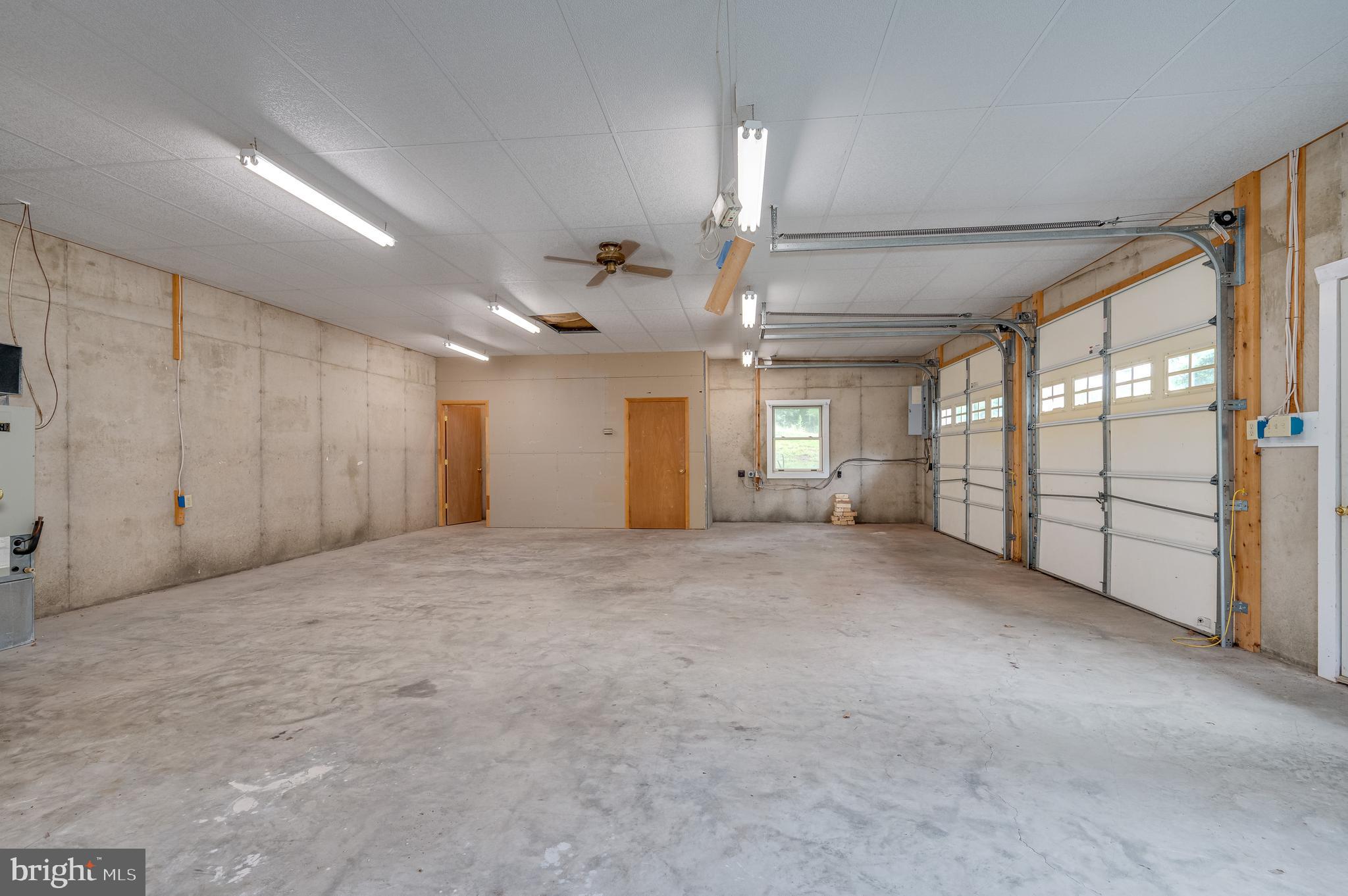 WHISPERING PINES - Residential