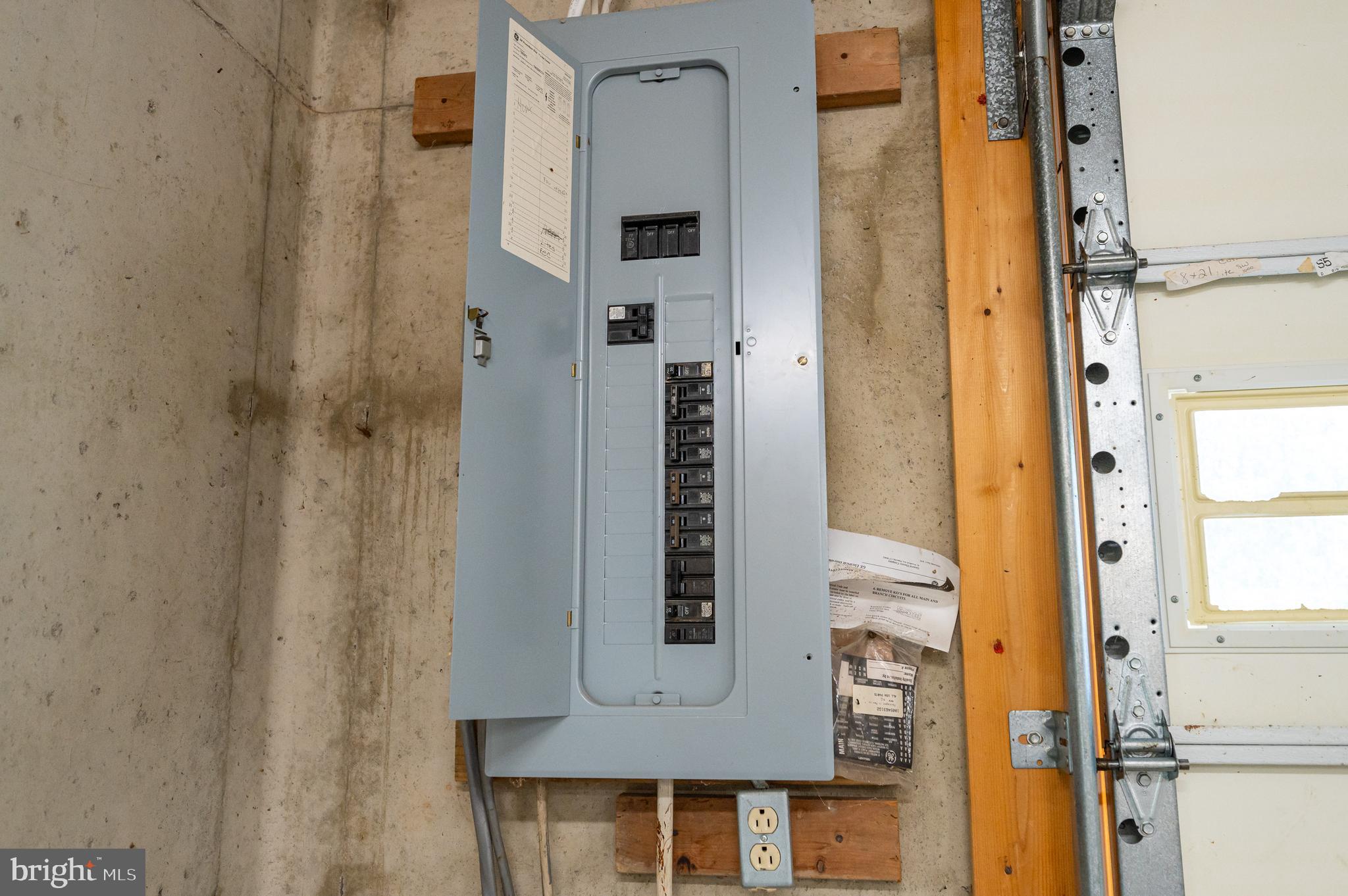 WHISPERING PINES - Residential