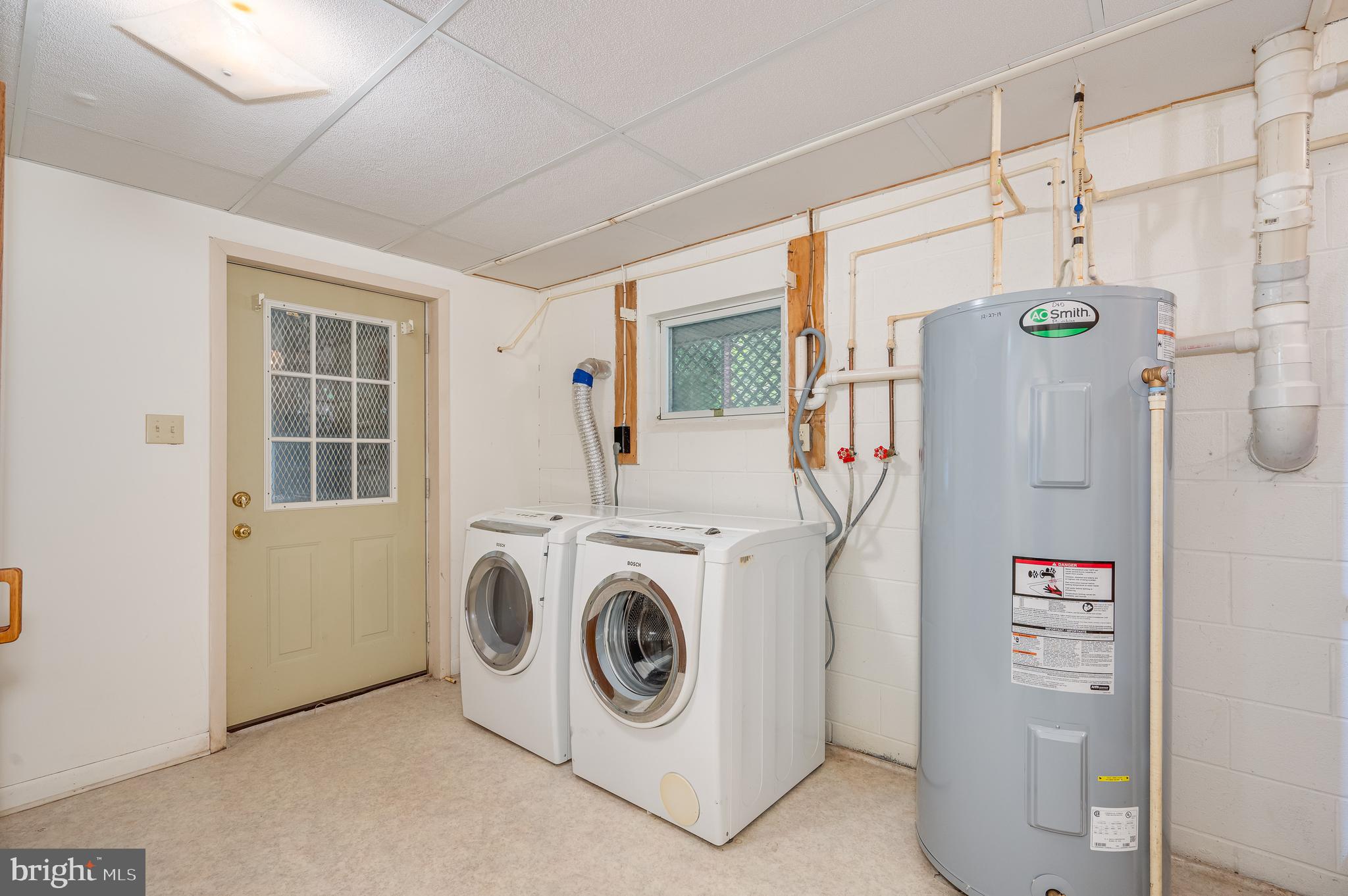 WHISPERING PINES - Residential