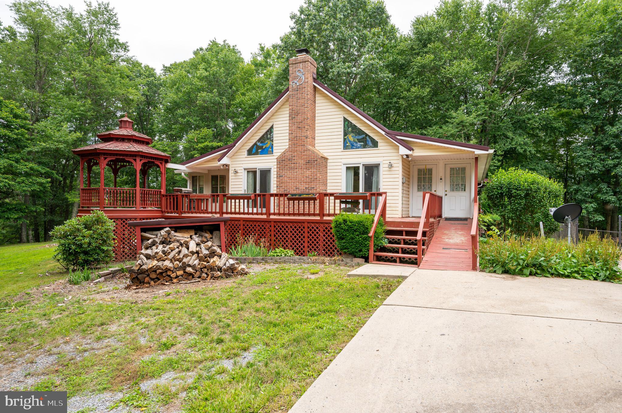 WHISPERING PINES - Residential