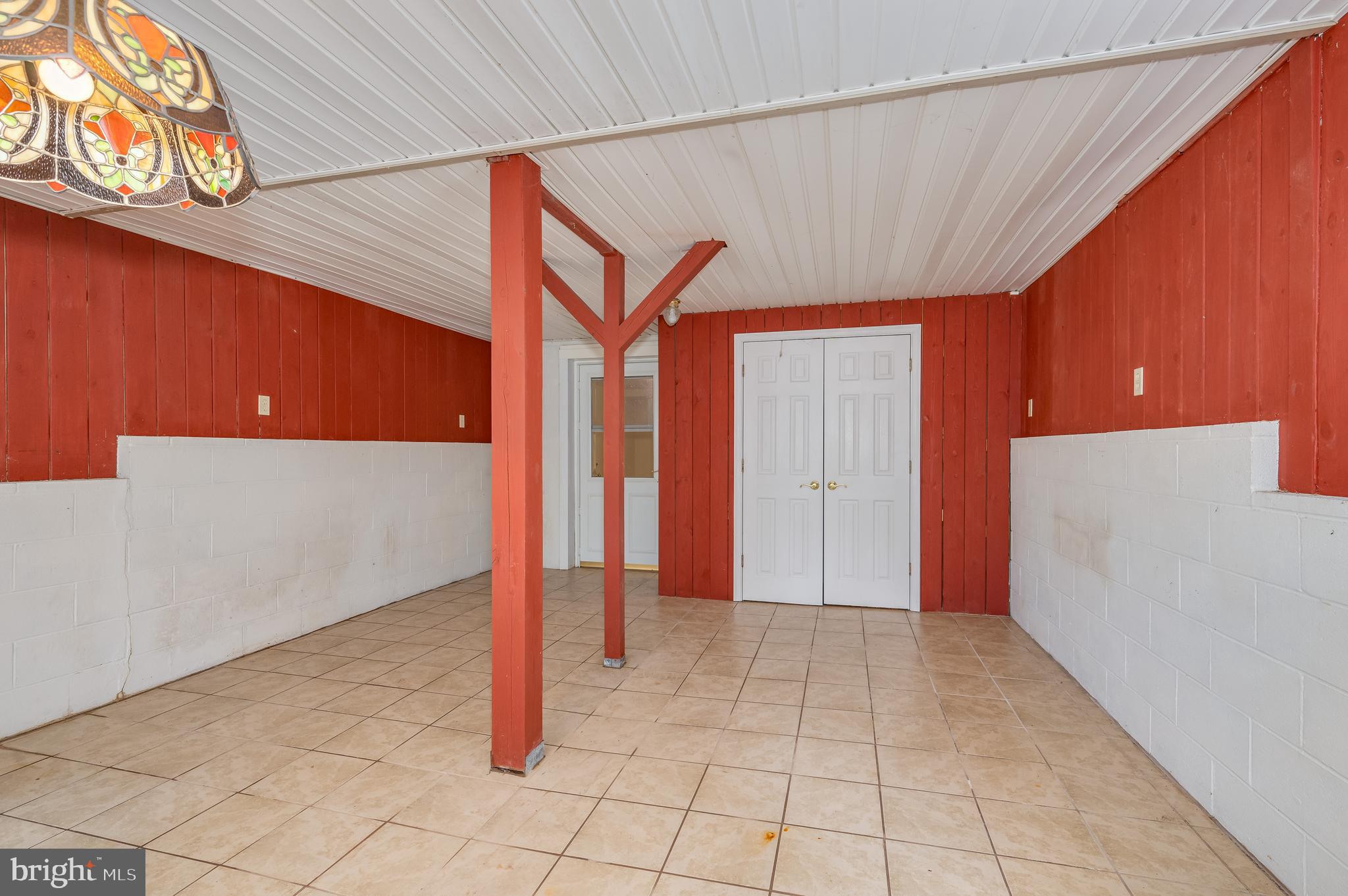 WHISPERING PINES - Residential