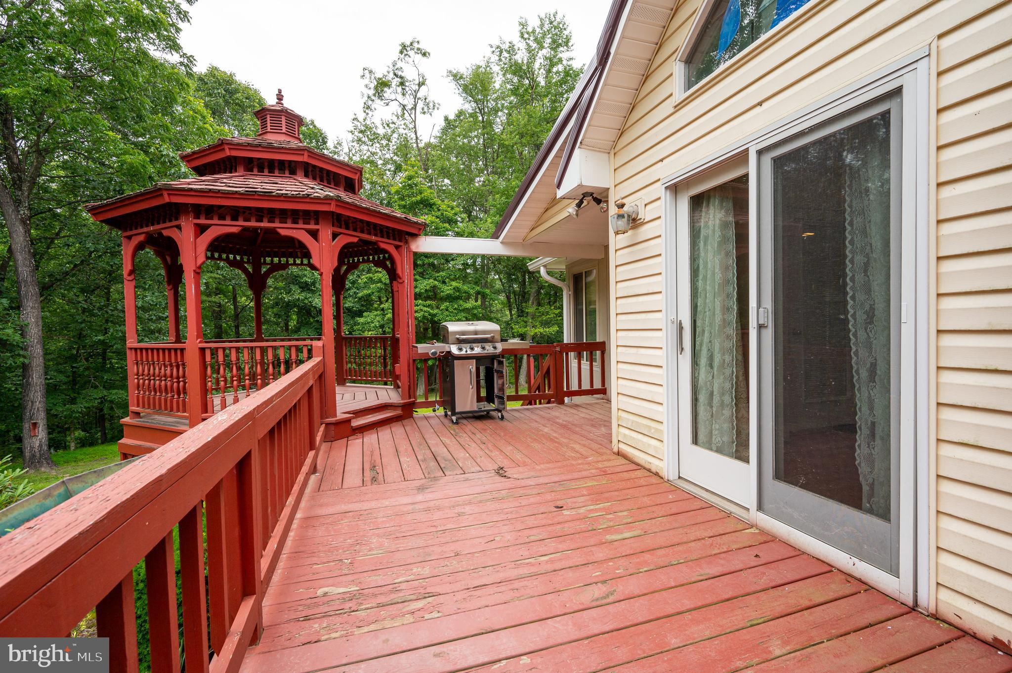 WHISPERING PINES - Residential