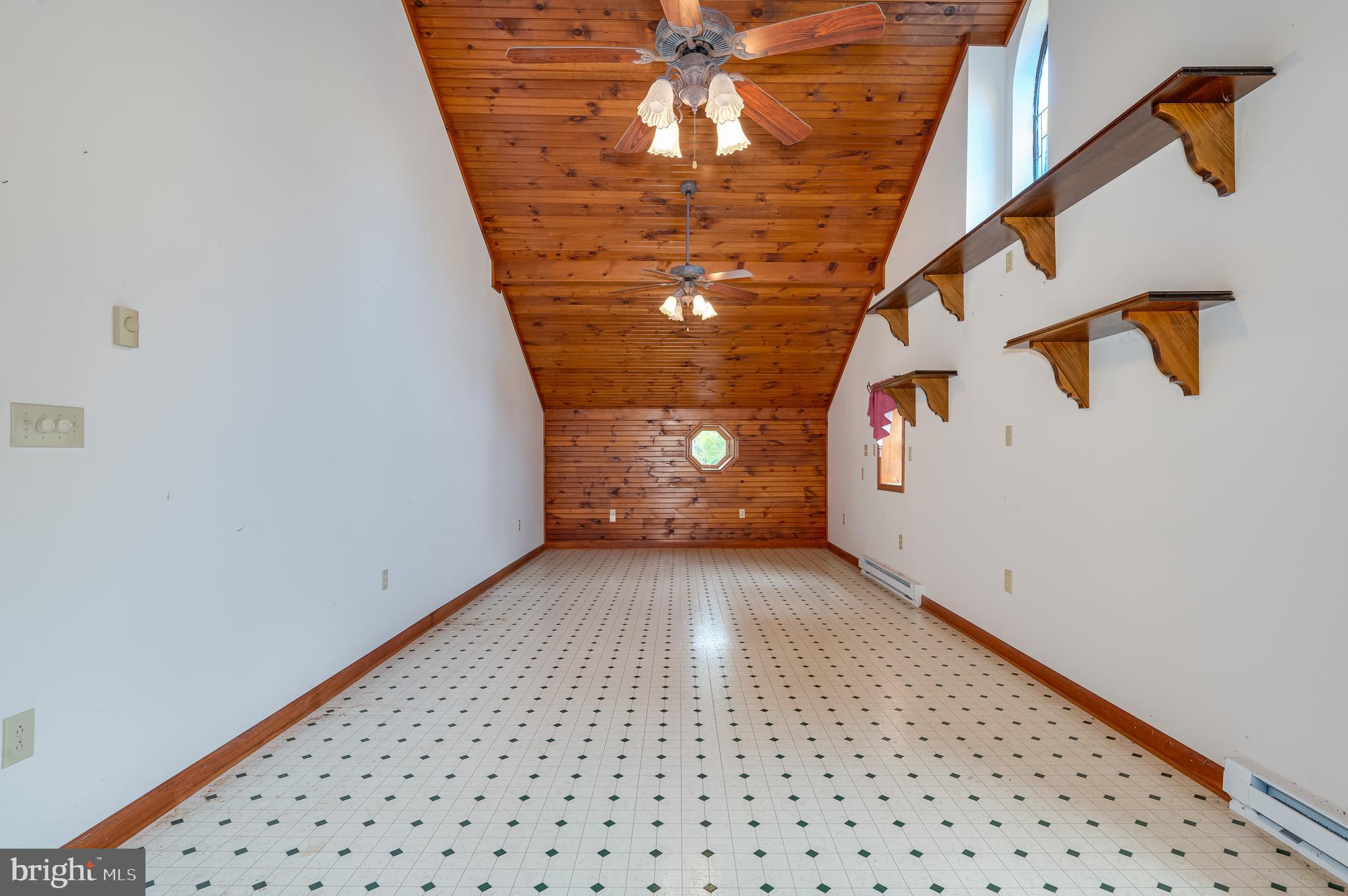 WHISPERING PINES - Residential