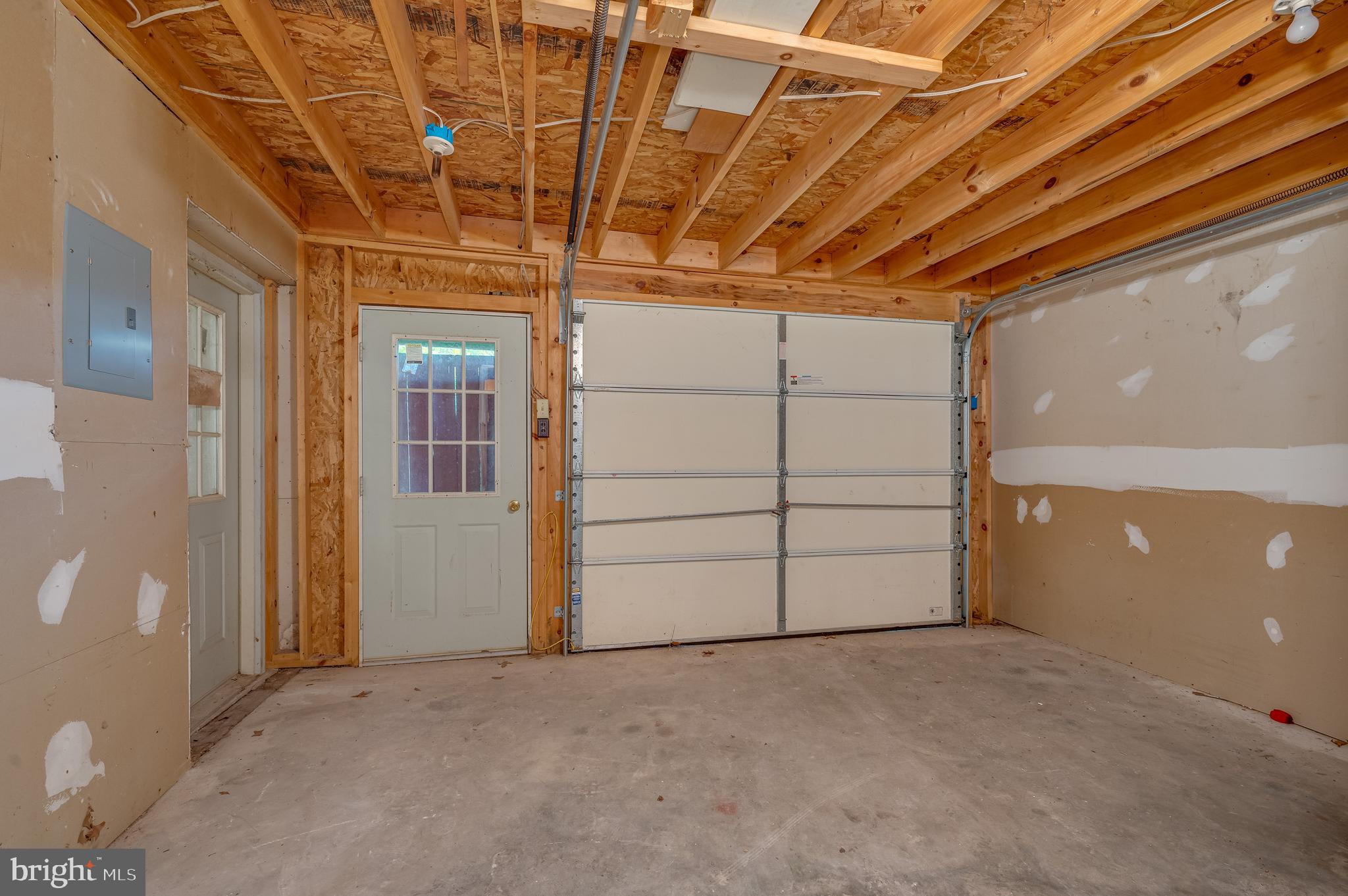 WHISPERING PINES - Residential