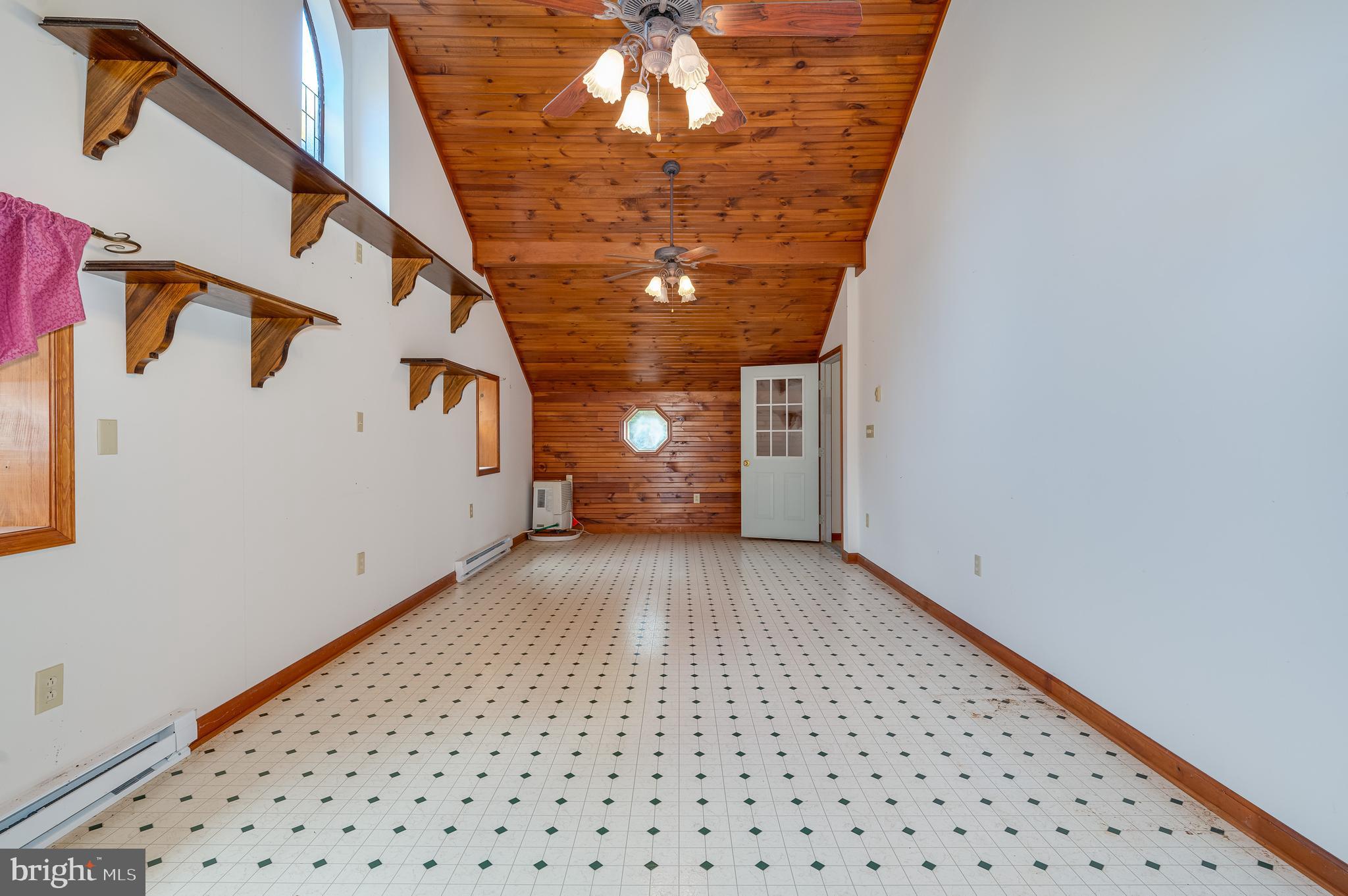 WHISPERING PINES - Residential