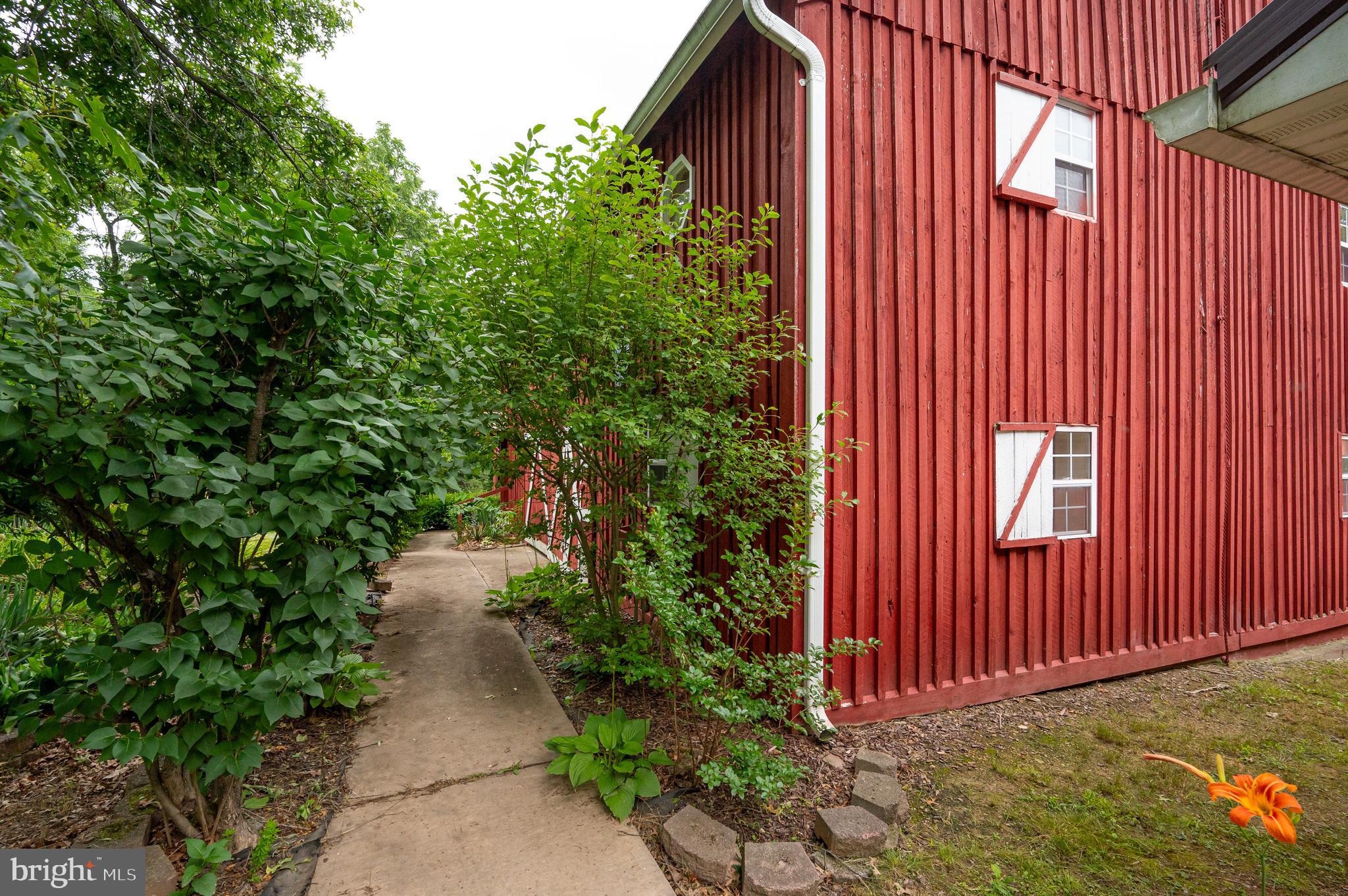 WHISPERING PINES - Residential