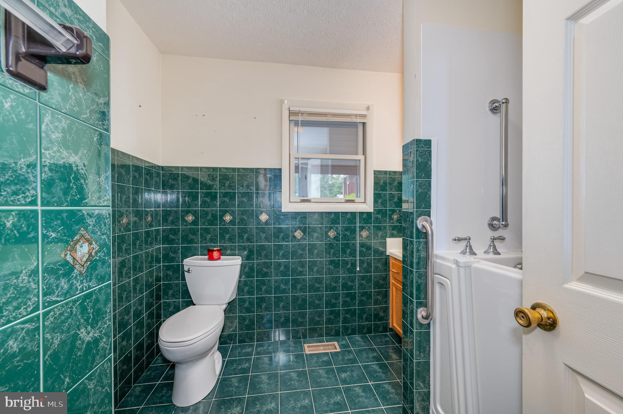 WHISPERING PINES - Residential