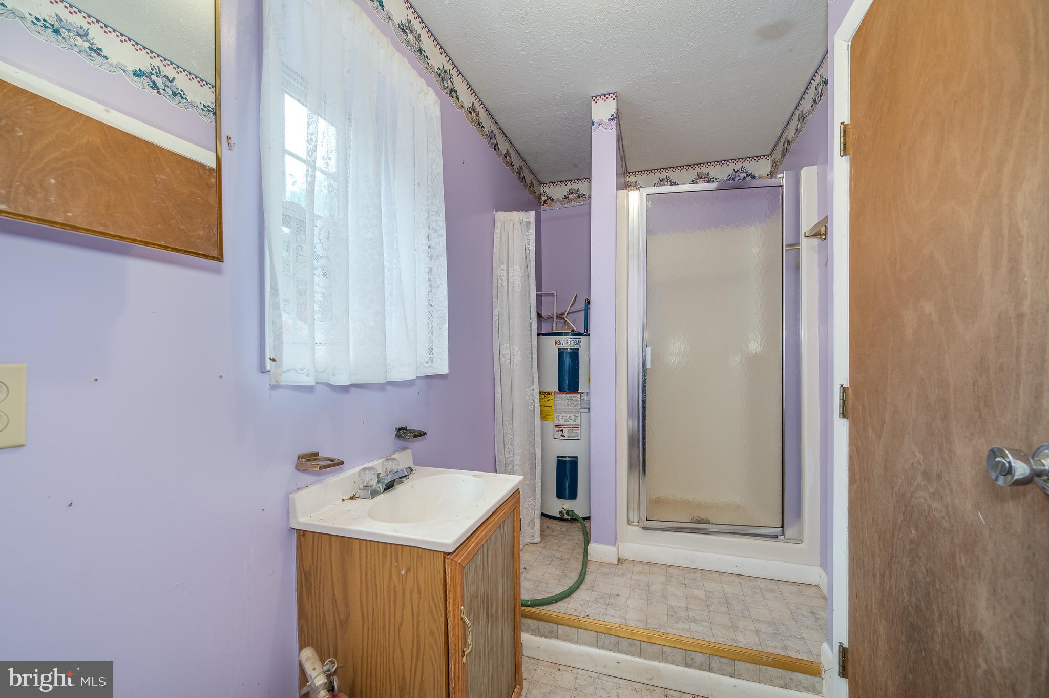 WHISPERING PINES - Residential