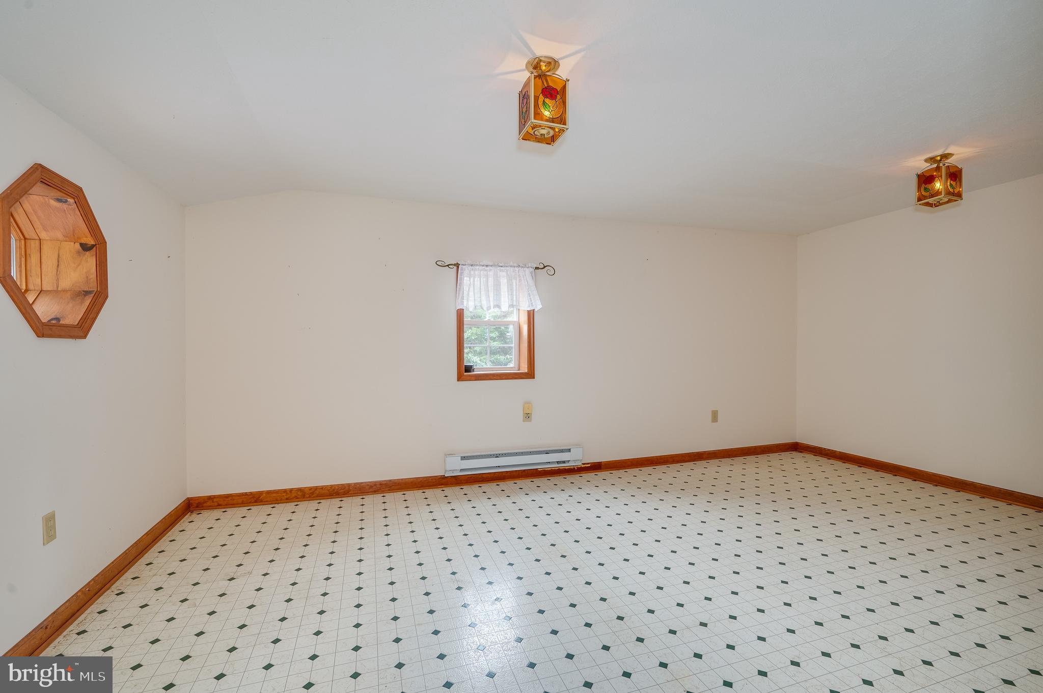 WHISPERING PINES - Residential