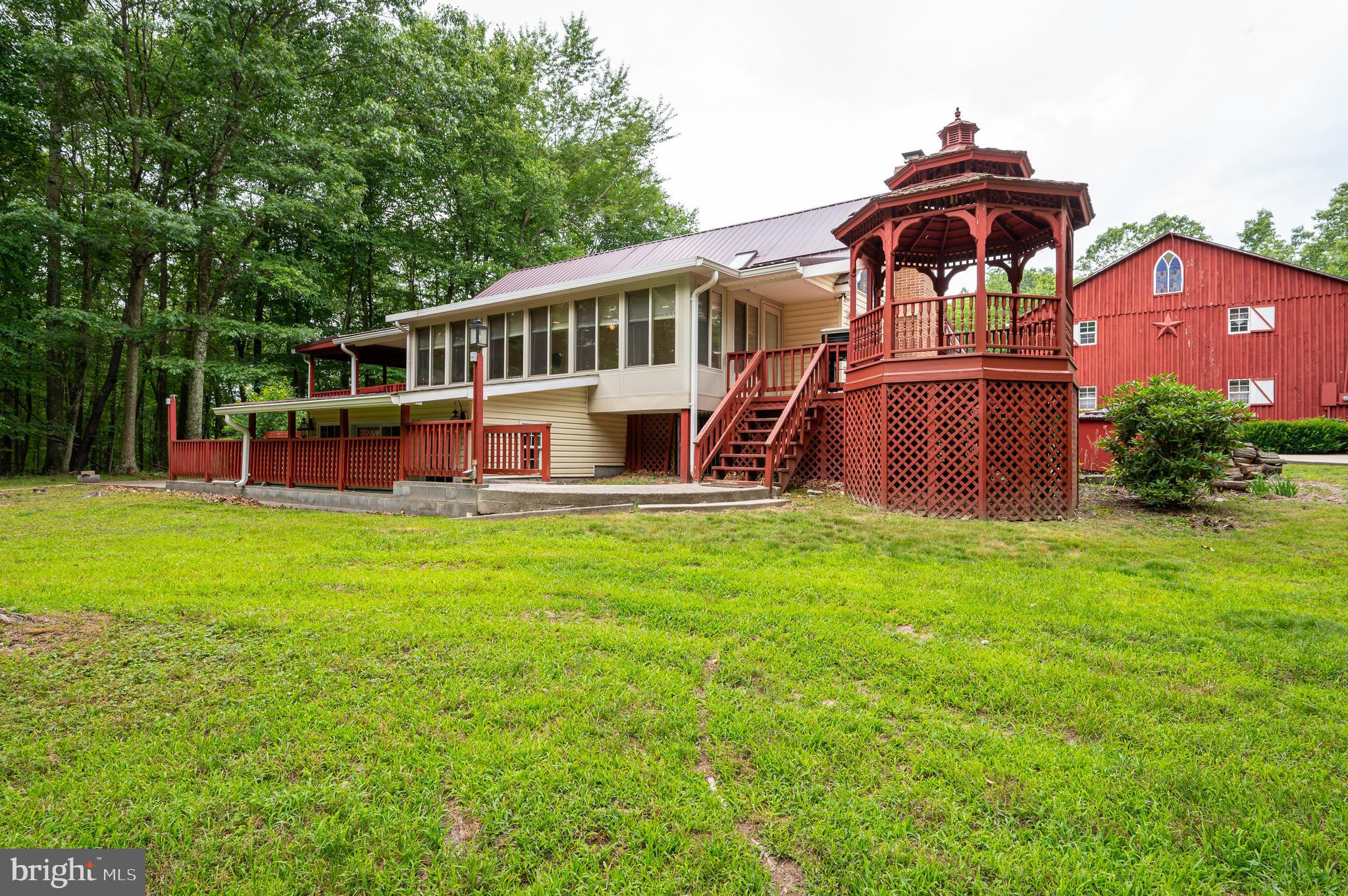 WHISPERING PINES - Residential