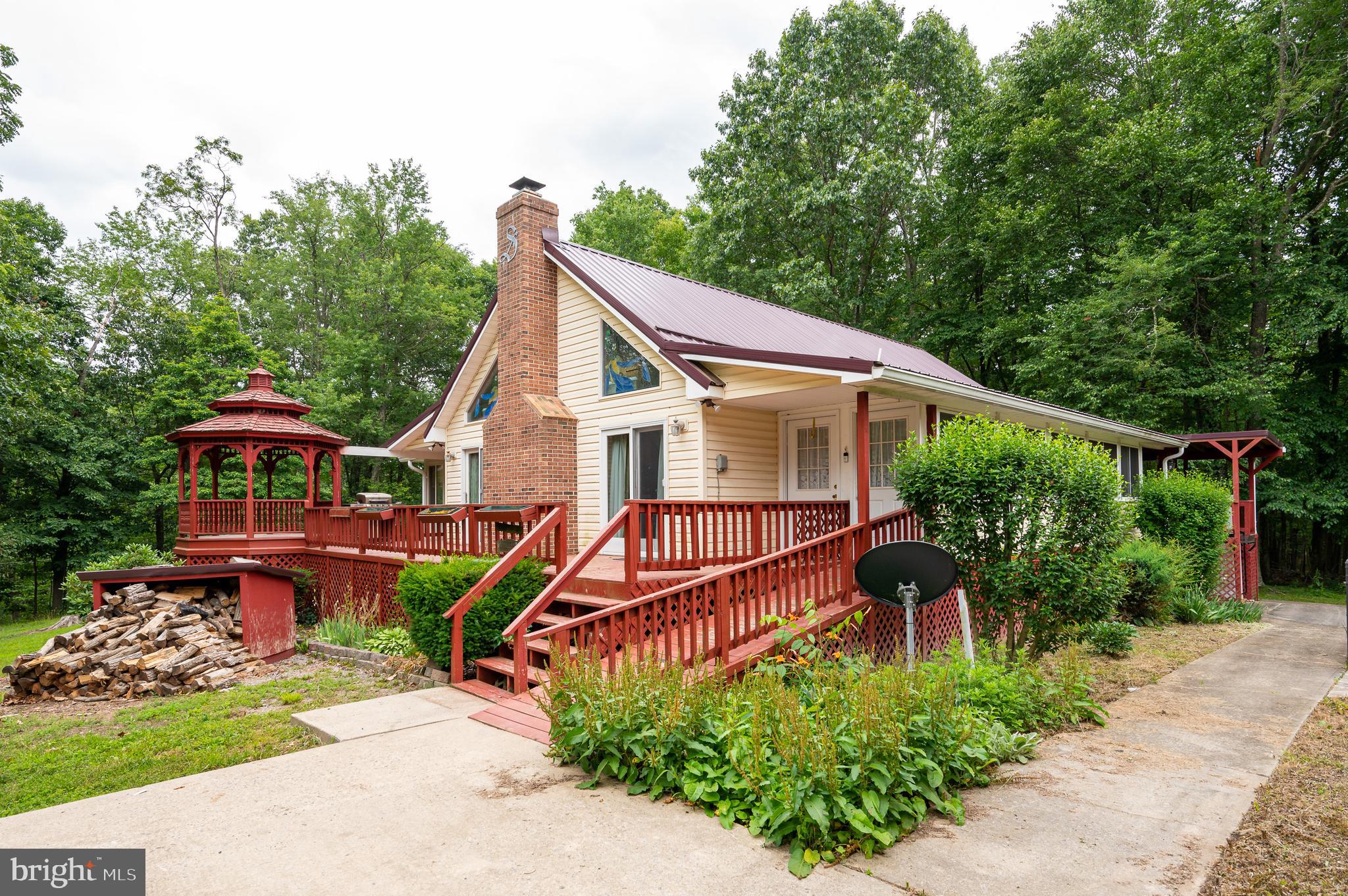 WHISPERING PINES - Residential