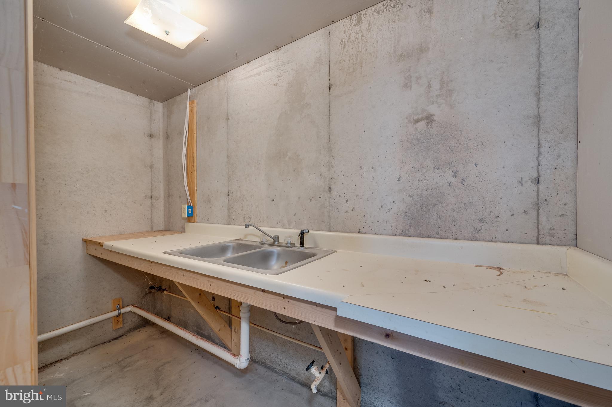 WHISPERING PINES - Residential