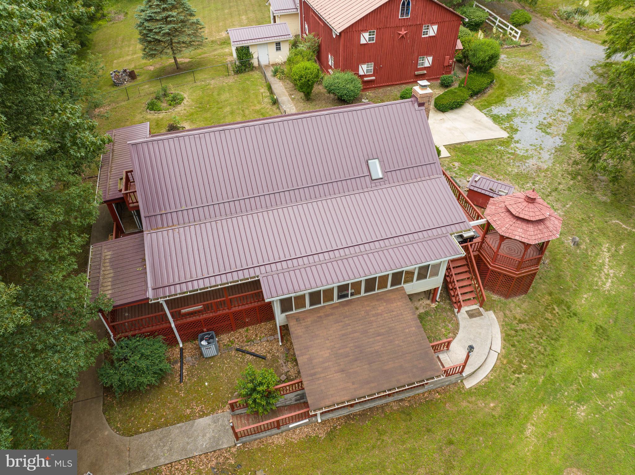 WHISPERING PINES - Residential