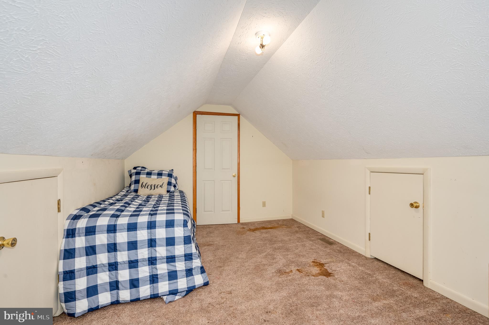 WHISPERING PINES - Residential