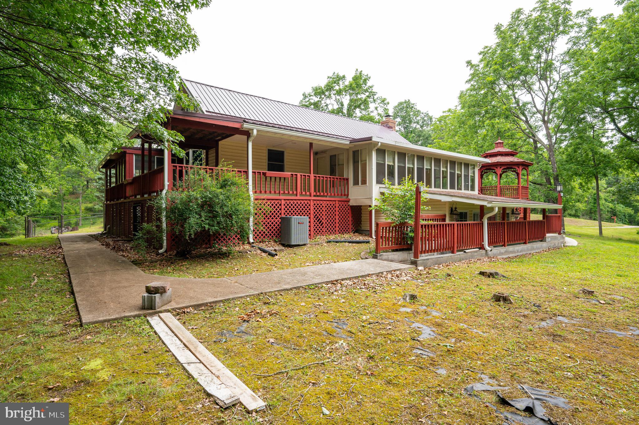 WHISPERING PINES - Residential