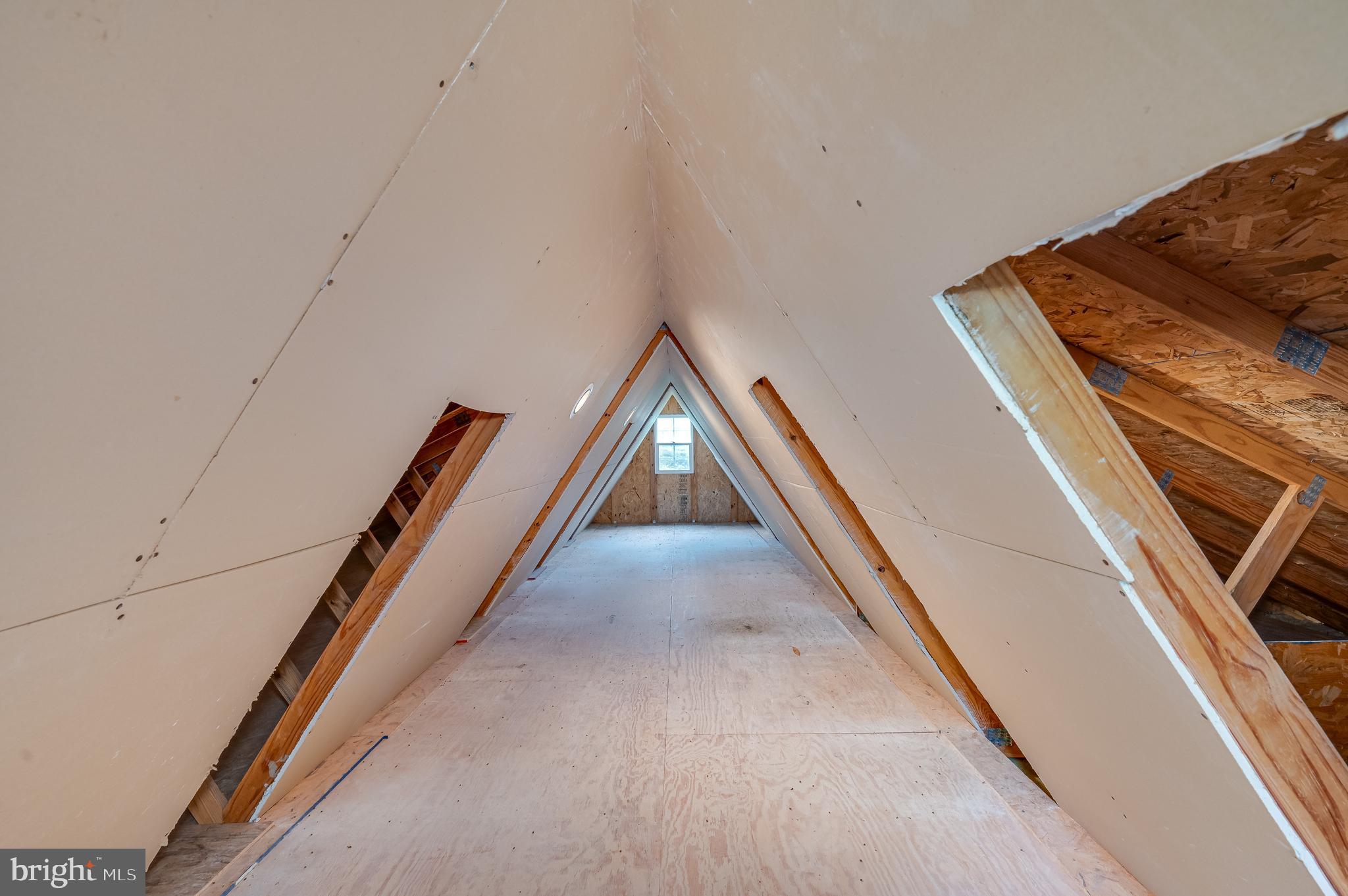 WHISPERING PINES - Residential