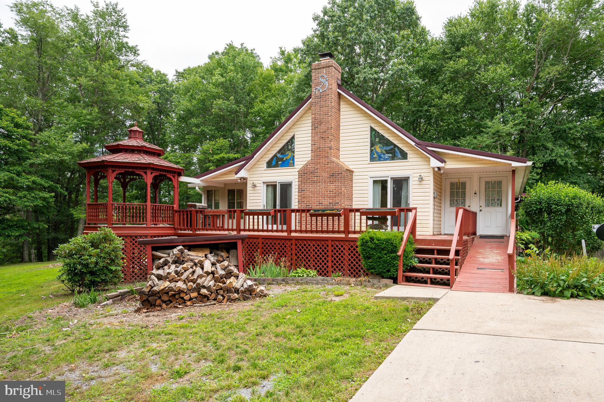 WHISPERING PINES - Residential