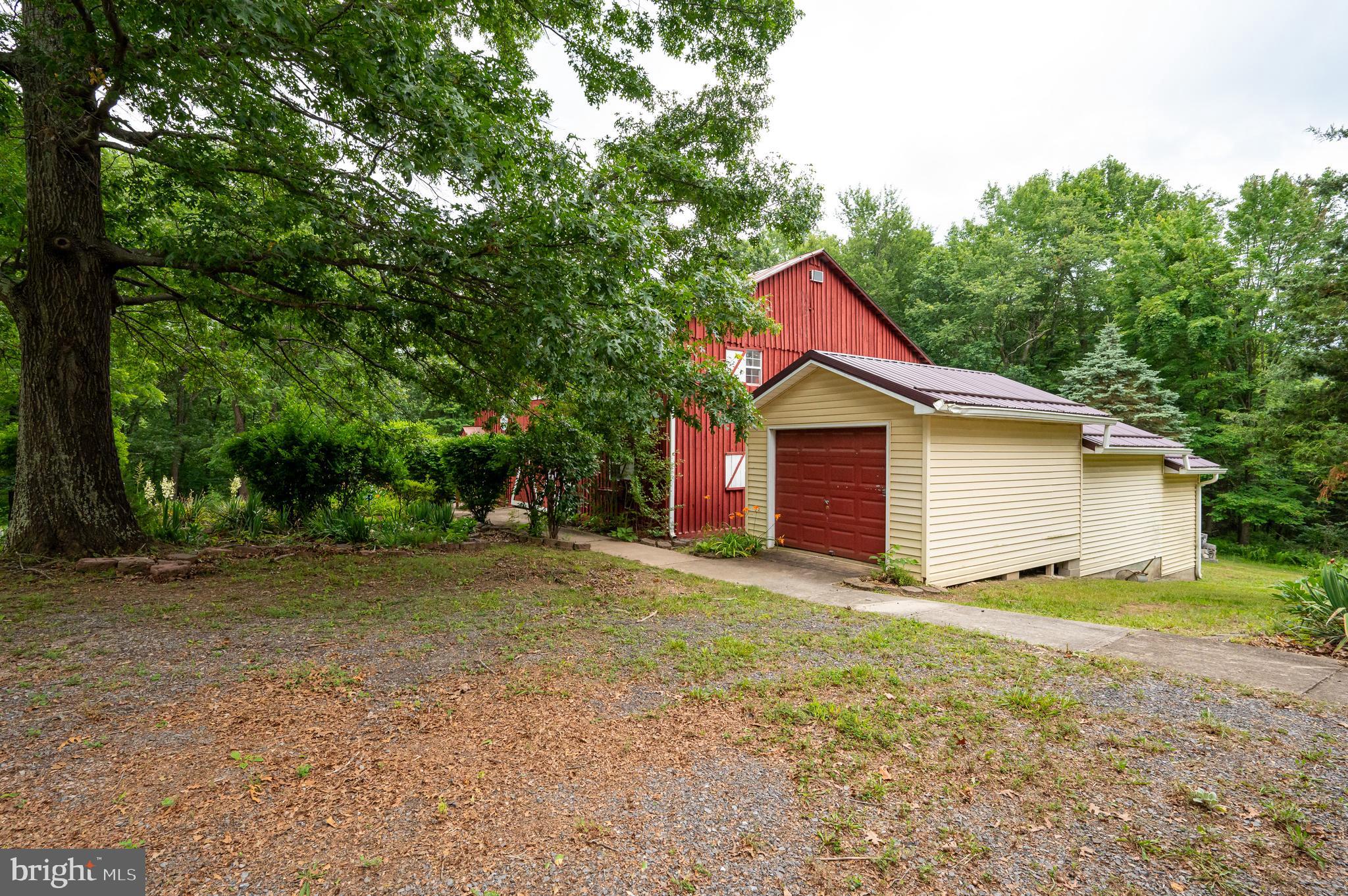 WHISPERING PINES - Residential