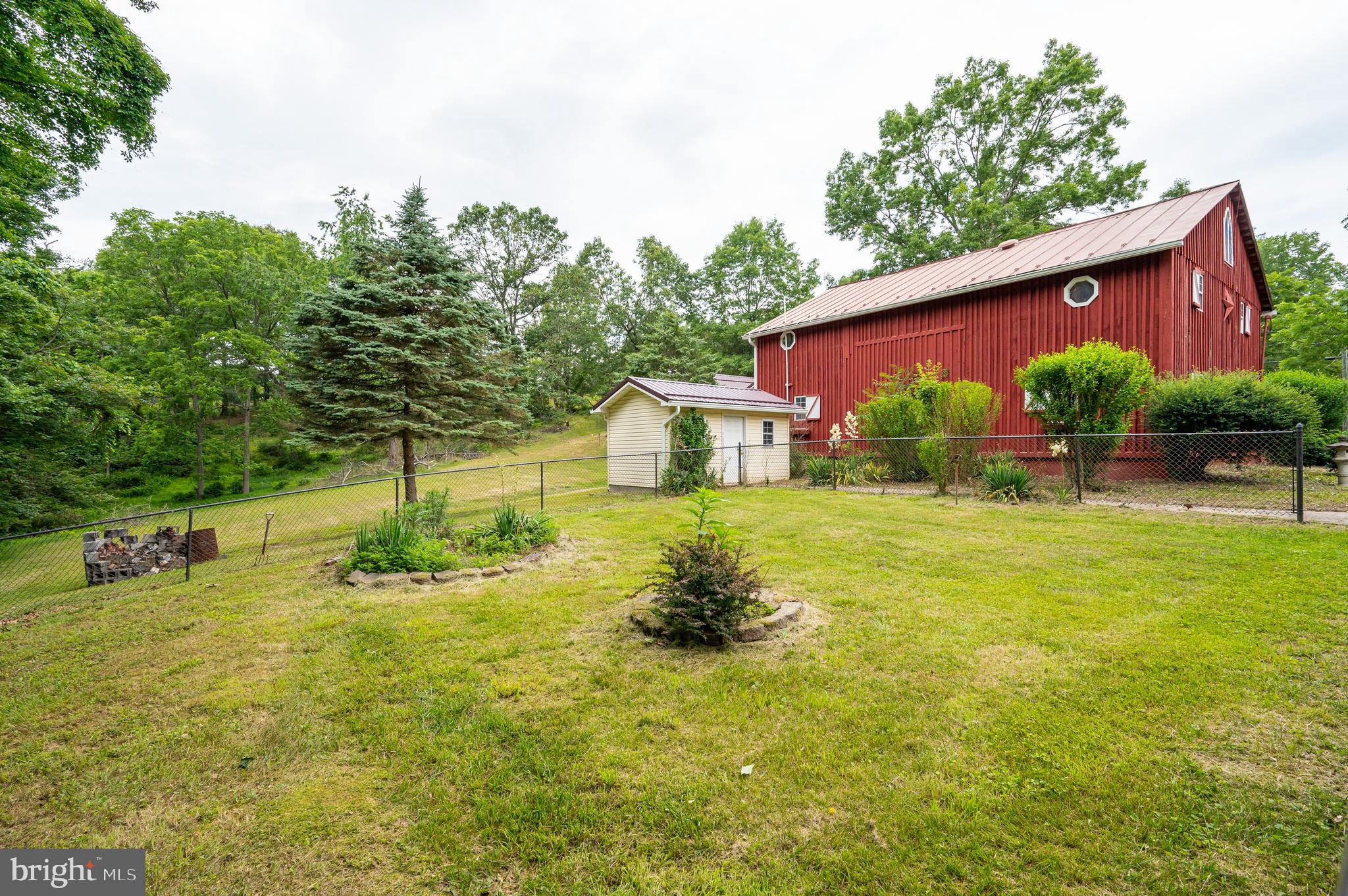 WHISPERING PINES - Residential