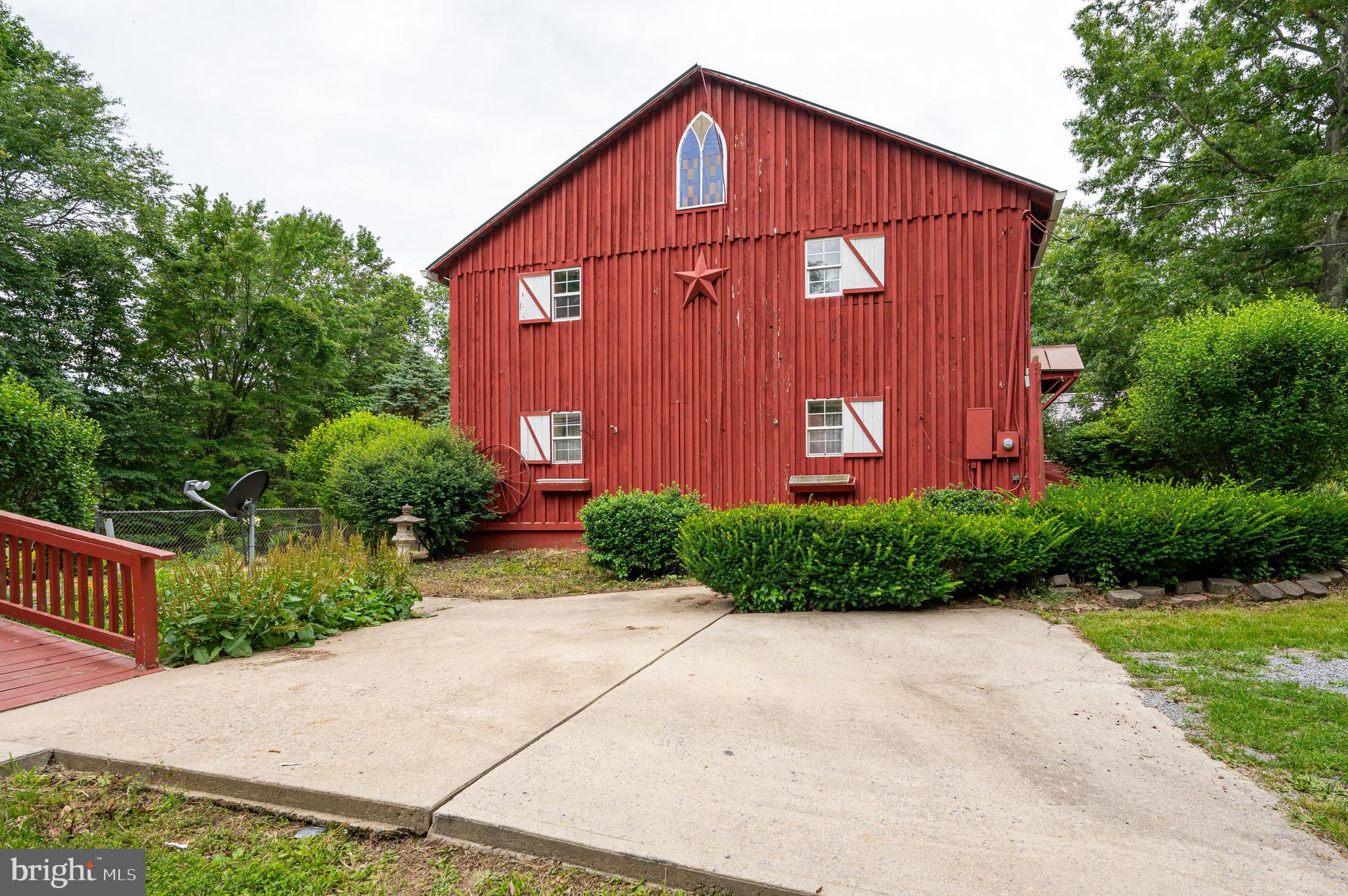 WHISPERING PINES - Residential