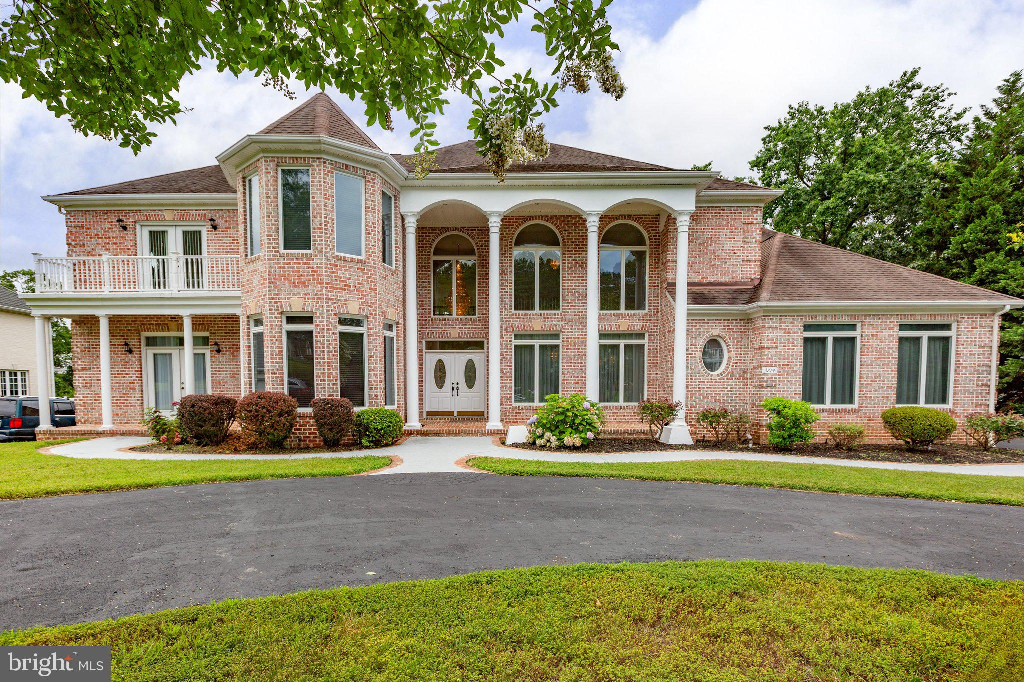 3714 FAIRWAYS COURT