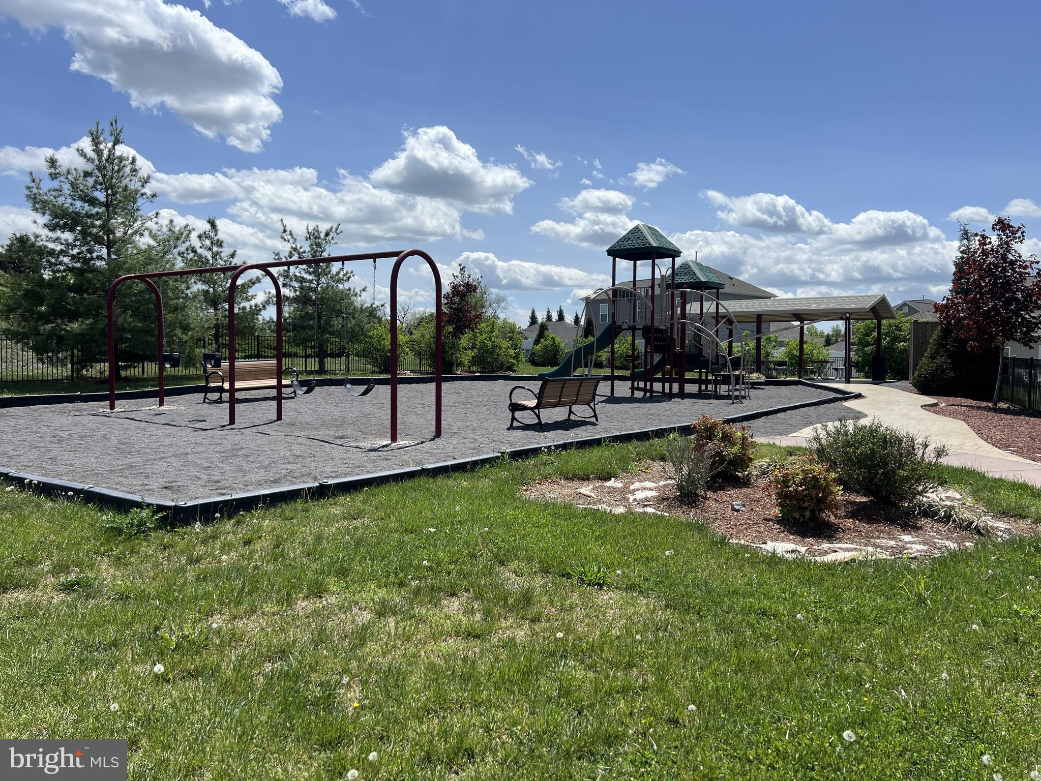 MCGINNIS POINT - Residential