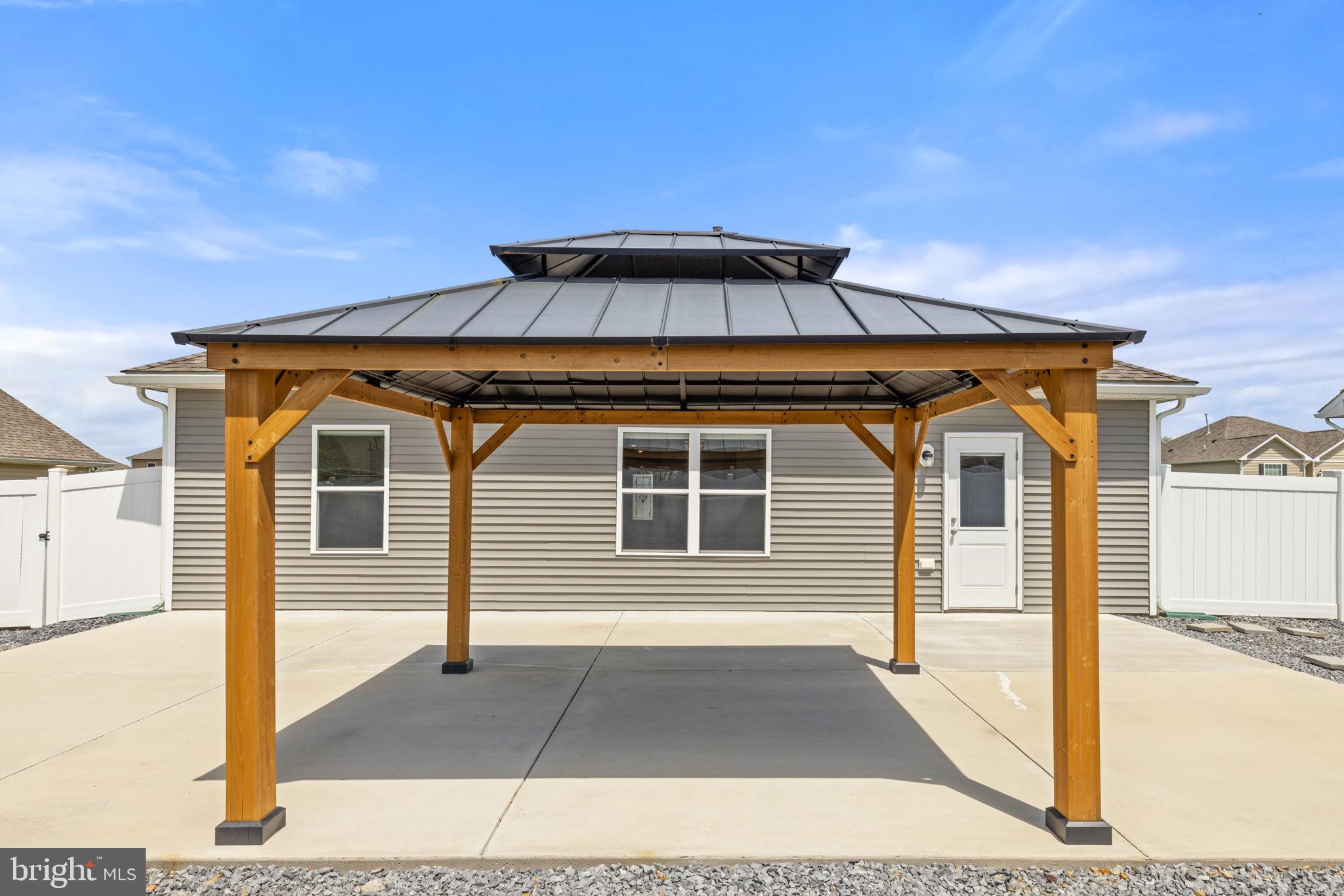 MCGINNIS POINT - Residential