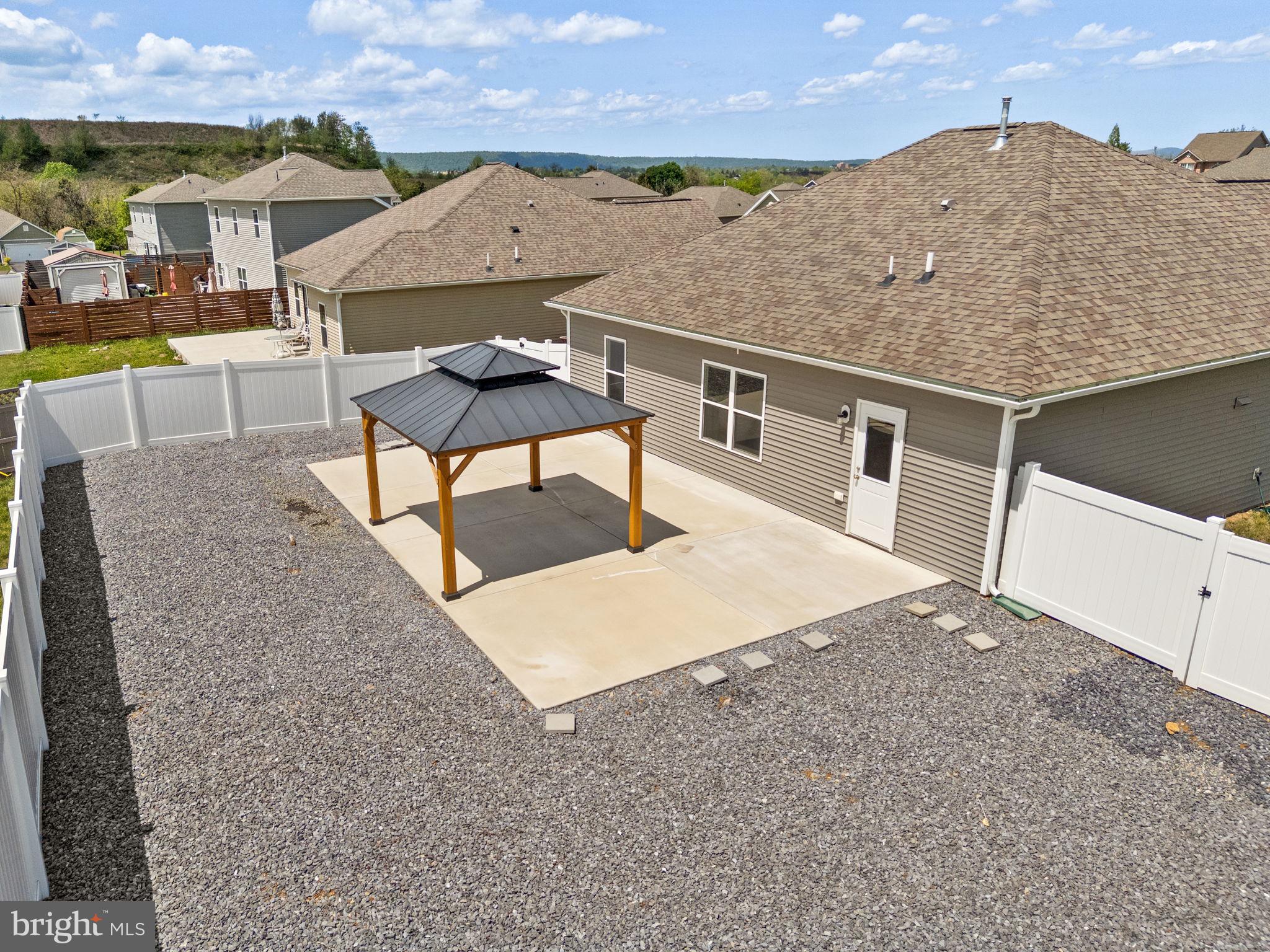 MCGINNIS POINT - Residential