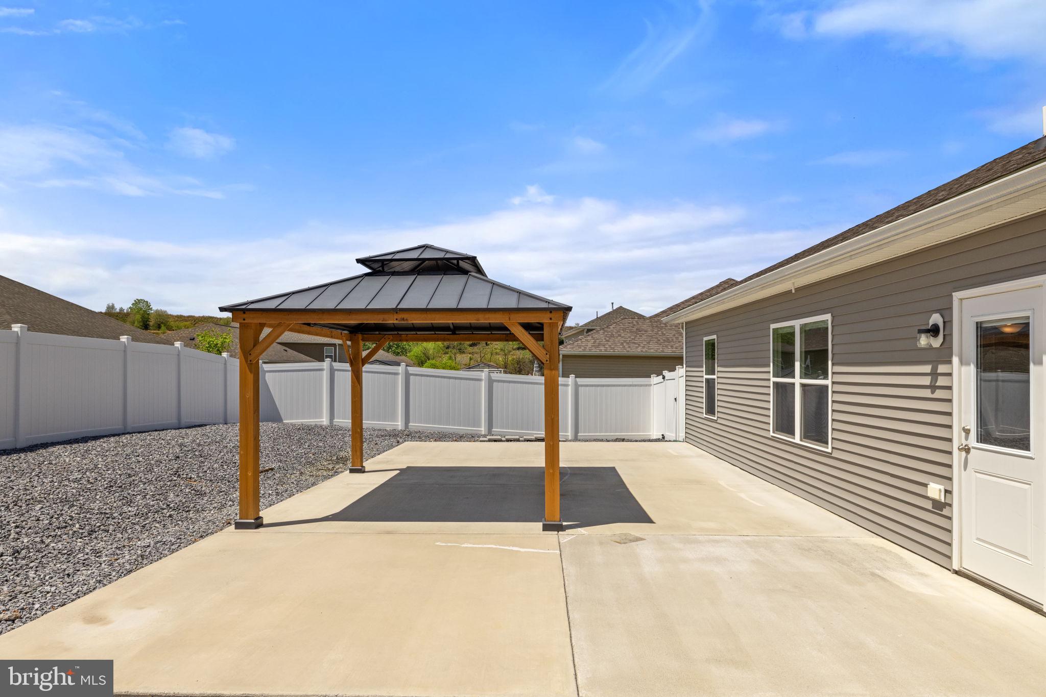 MCGINNIS POINT - Residential