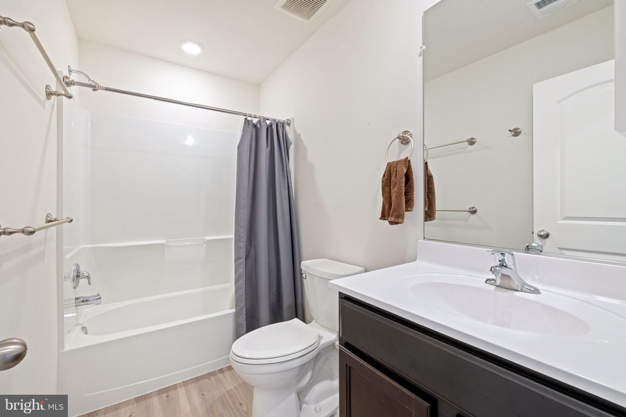 MCGINNIS POINT - Residential