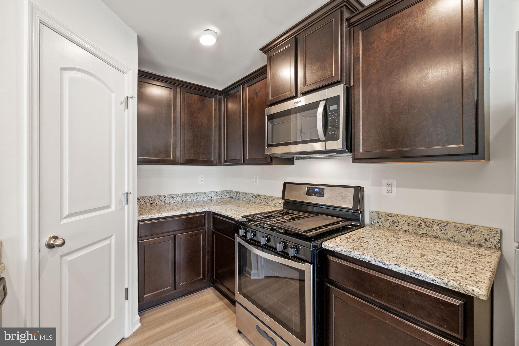 MCGINNIS POINT - Residential