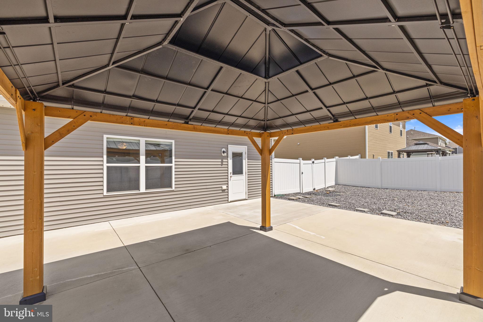 MCGINNIS POINT - Residential