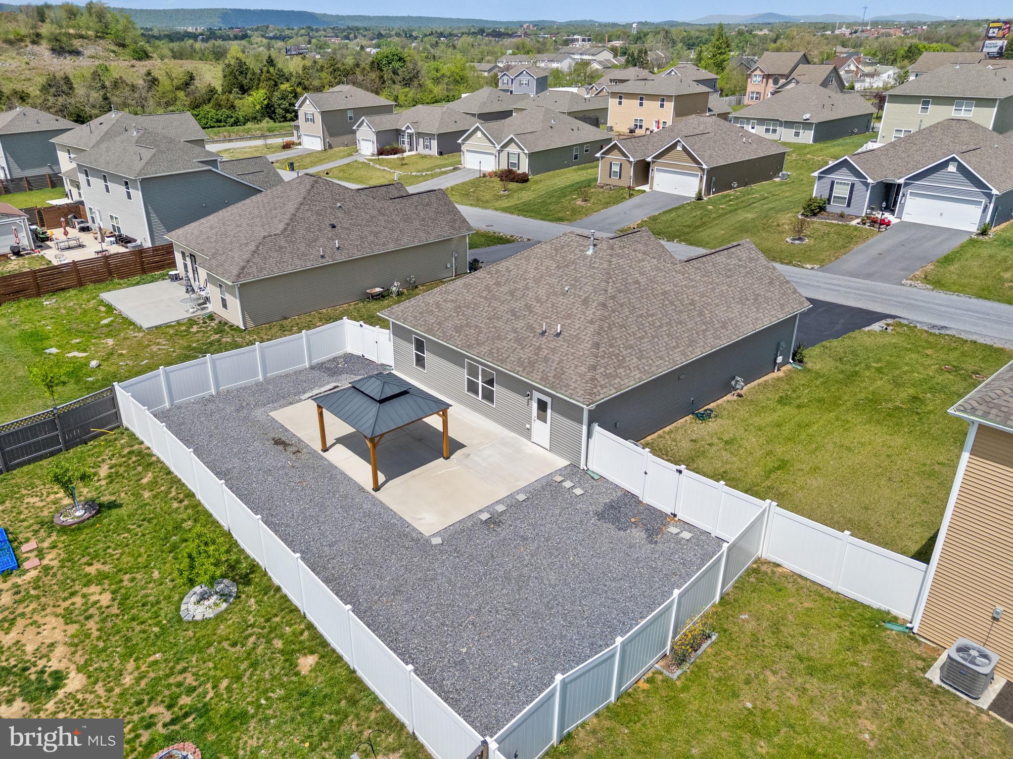 MCGINNIS POINT - Residential